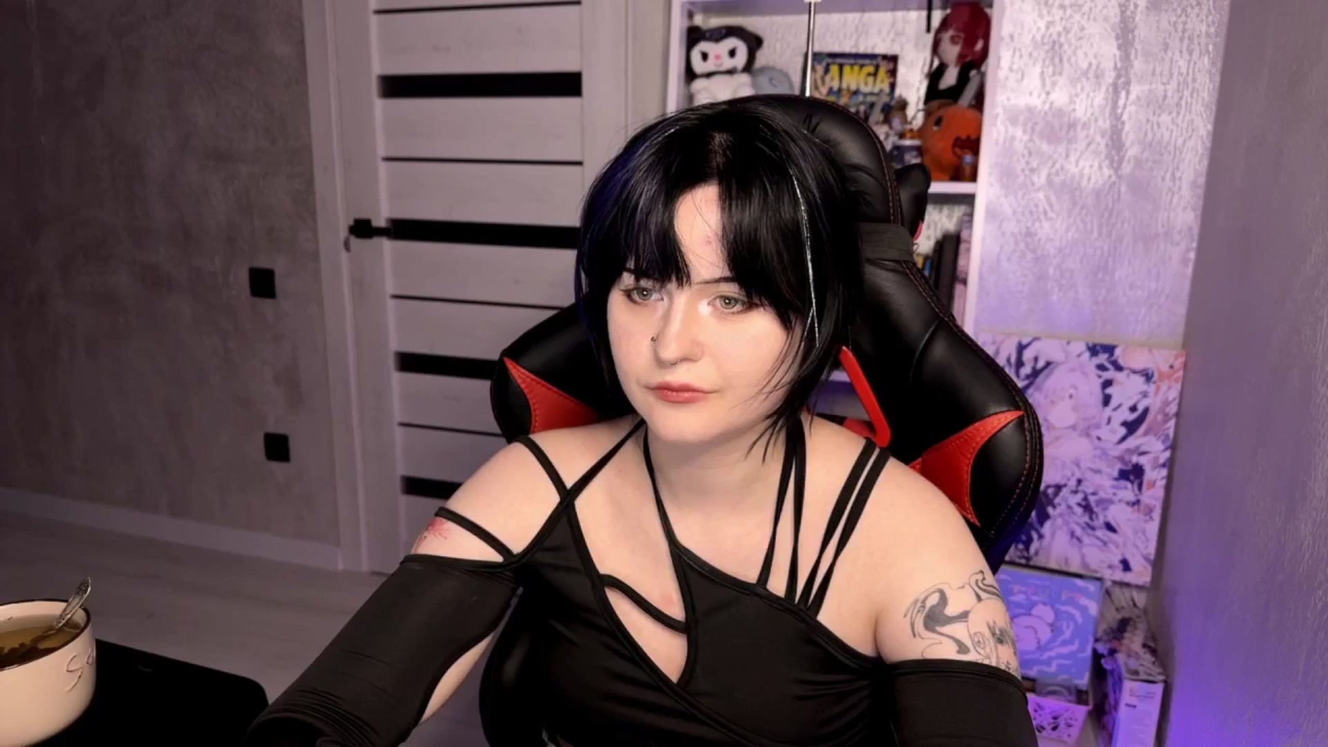 Gallery image thumbnail from v_chpek's myfreecams stream on, 04/17/2025, 20:10 image 1 of 20