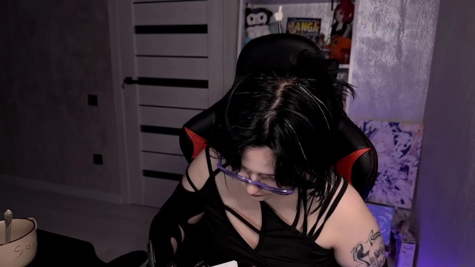 Gallery image thumbnail from v_chpek's myfreecams stream on, 04/17/2025, 20:10 image 9 of 20