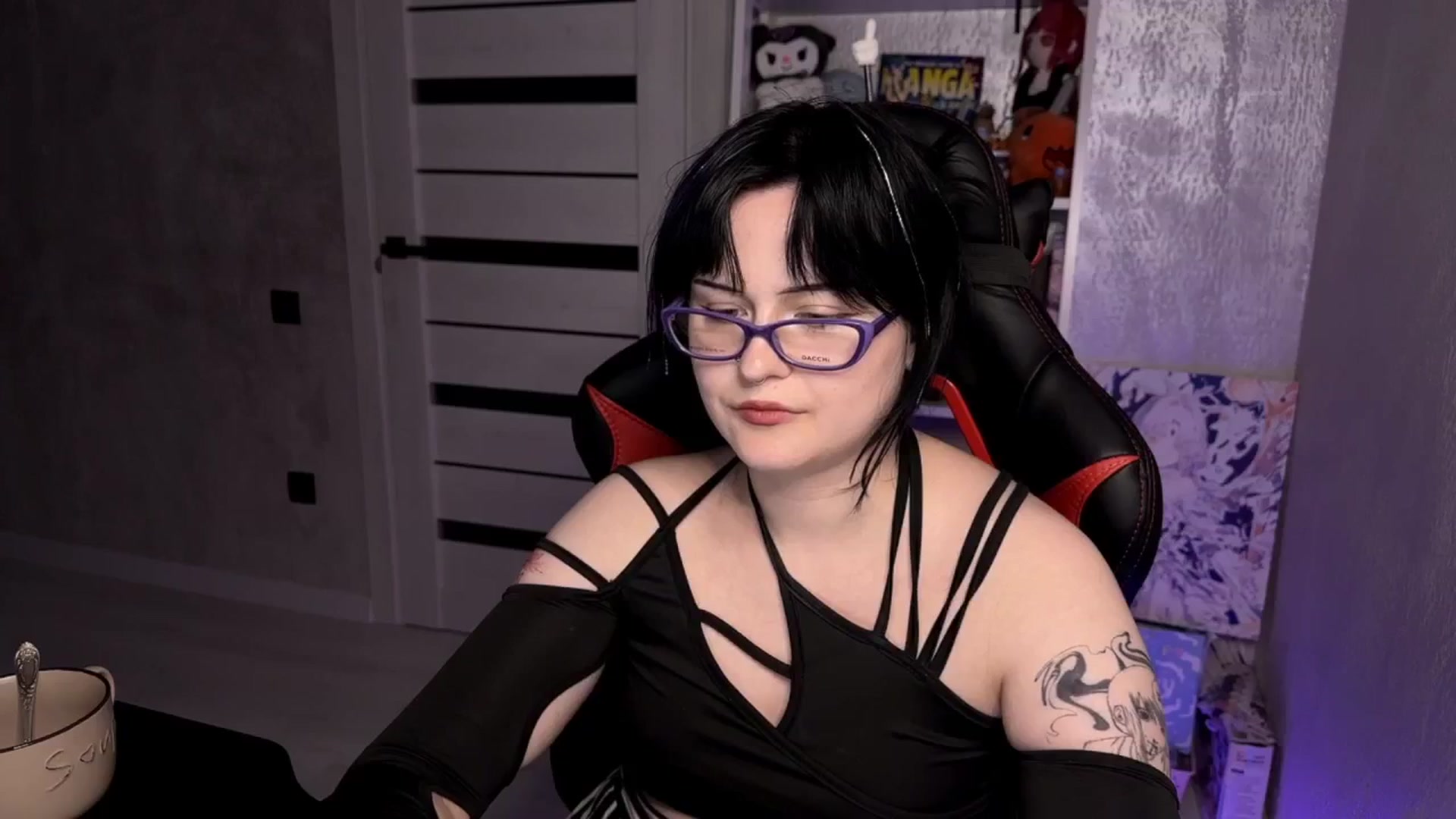 Gallery image thumbnail from v_chpek's myfreecams stream on, 04/17/2025, 20:10 image 17 of 20
