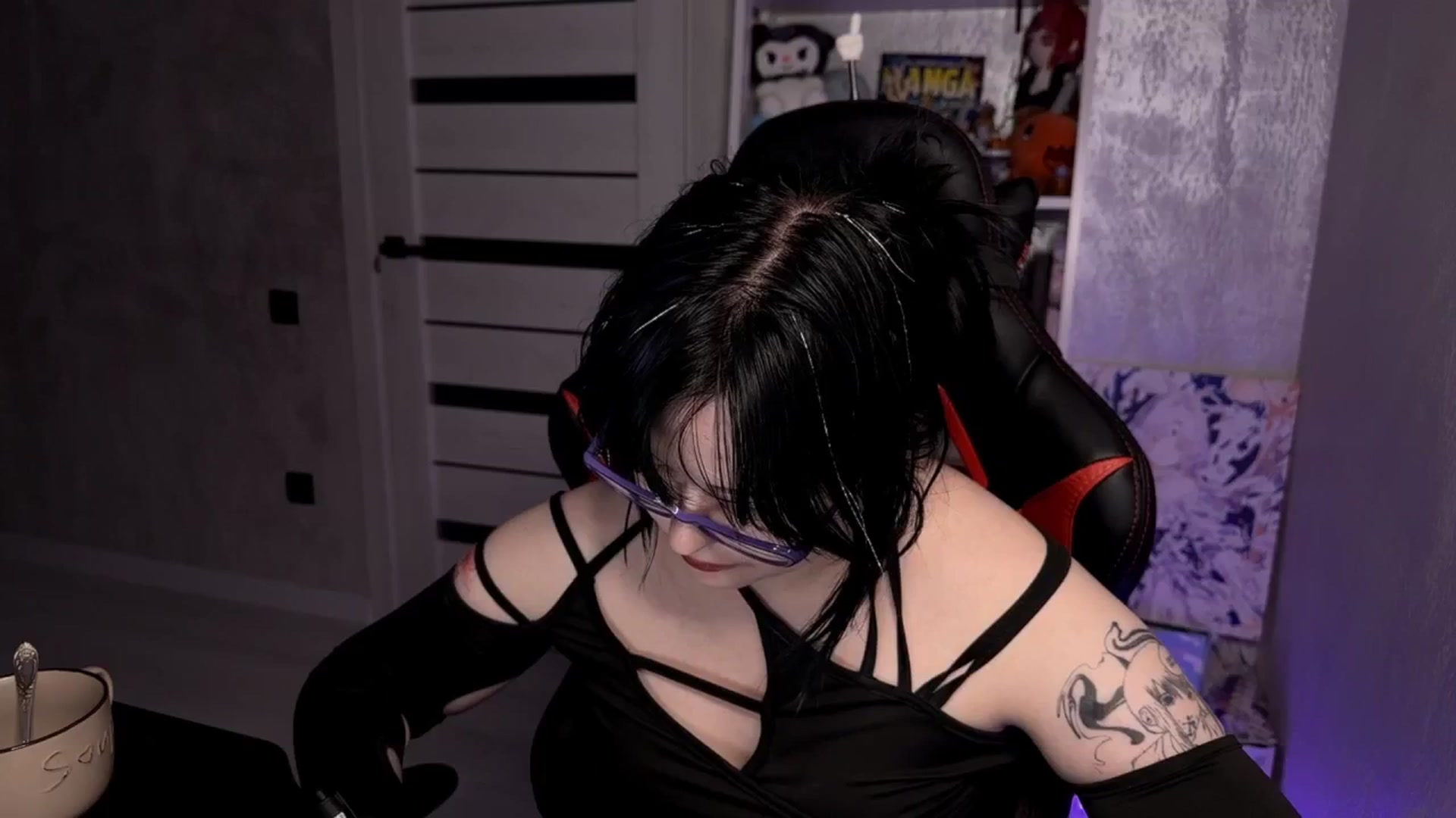 Gallery image thumbnail from v_chpek's myfreecams stream on, 04/17/2025, 20:10 image 8 of 20
