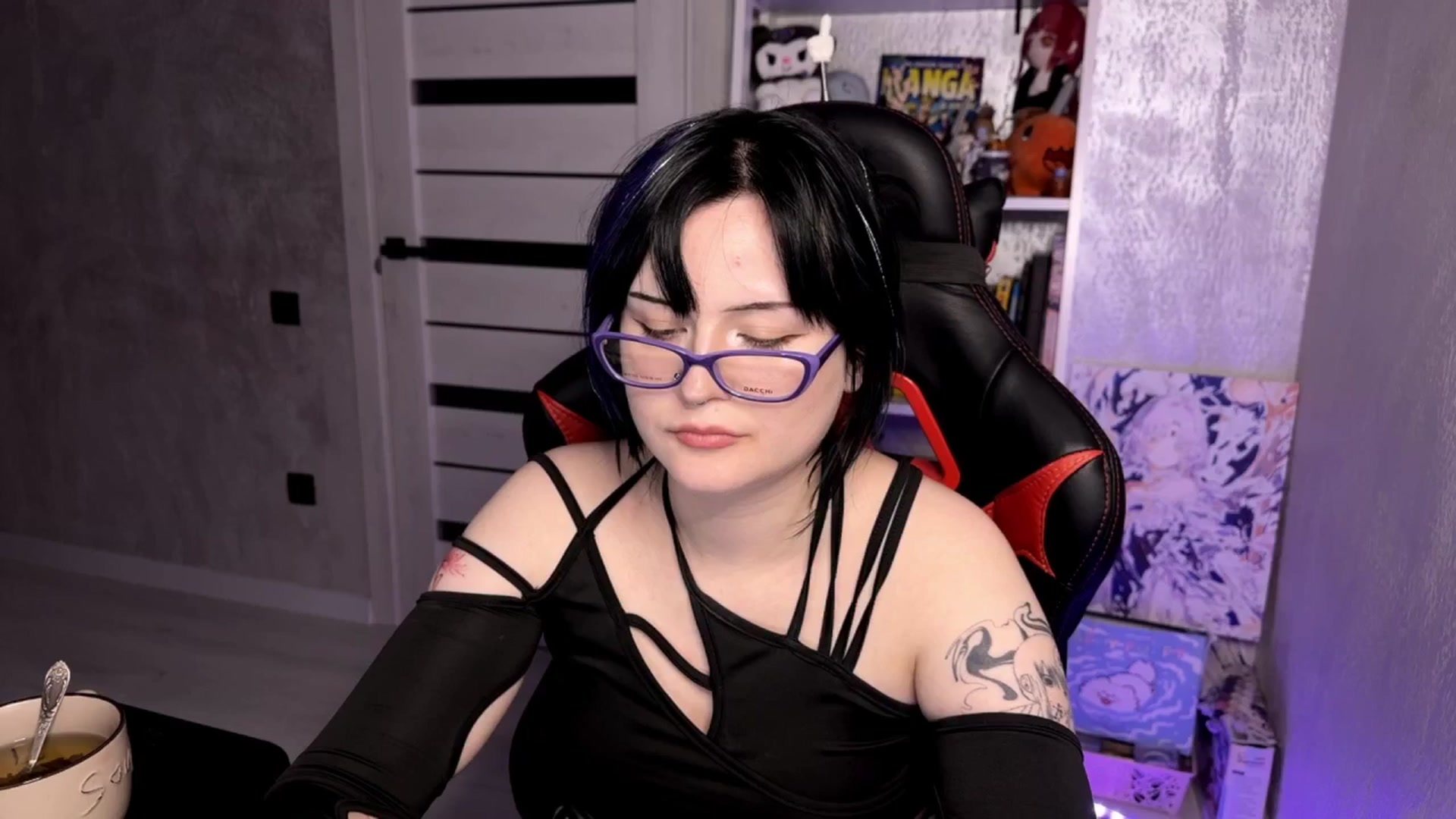 Gallery image thumbnail from v_chpek's myfreecams stream on, 04/17/2025, 20:10 image 5 of 20