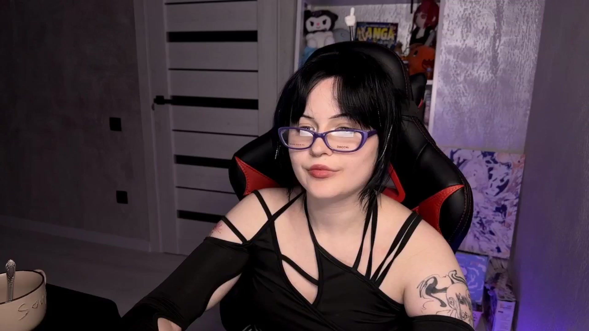 Gallery image thumbnail from v_chpek's myfreecams stream on, 04/17/2025, 20:10 image 14 of 20