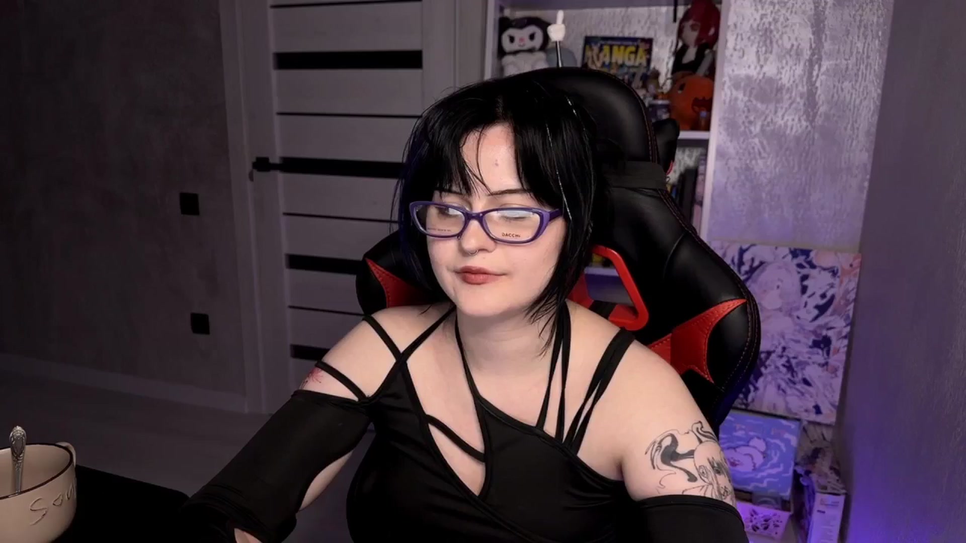 Gallery image thumbnail from v_chpek's myfreecams stream on, 04/17/2025, 20:10 image 11 of 20