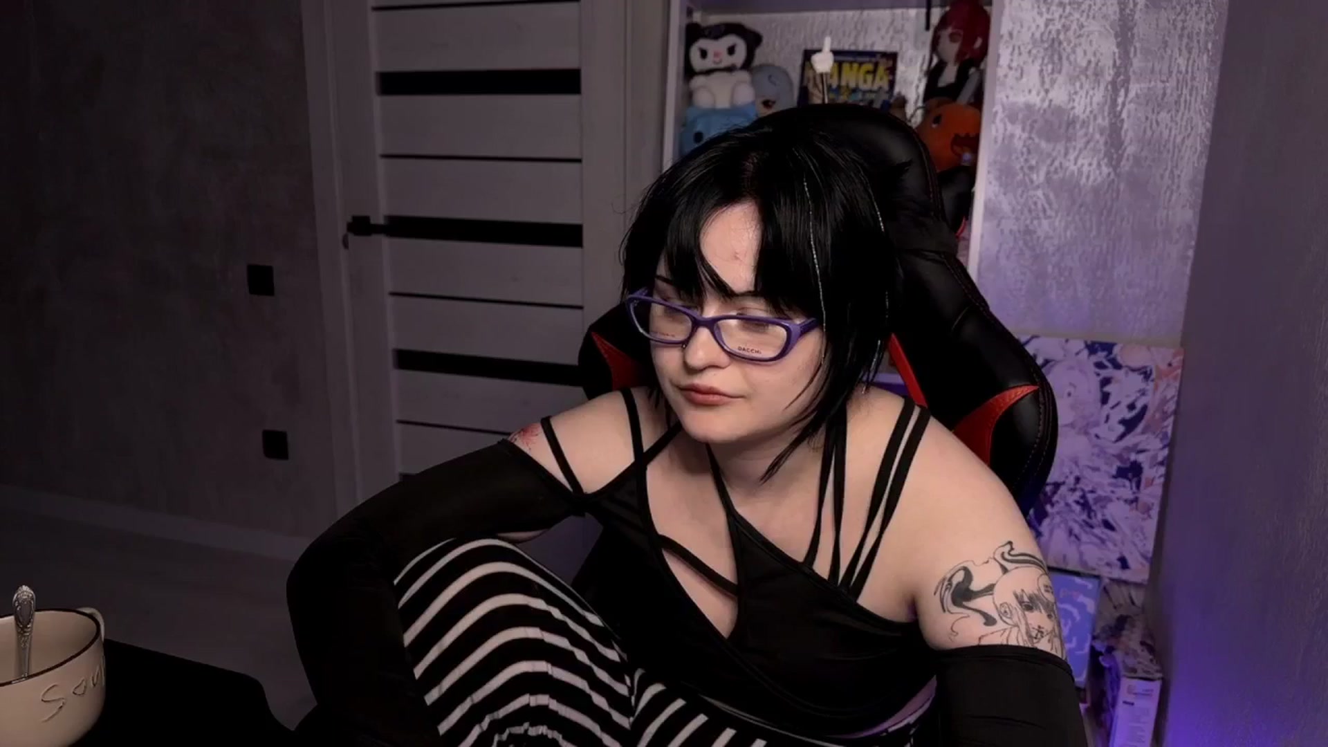 Gallery image thumbnail from v_chpek's myfreecams stream on, 04/17/2025, 20:10 image 20 of 20