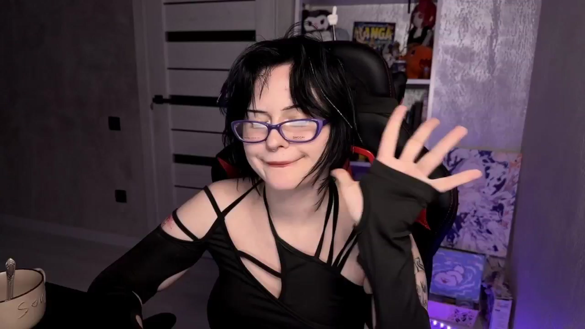 Gallery image thumbnail from v_chpek's myfreecams stream on, 04/17/2025, 20:10 image 10 of 20