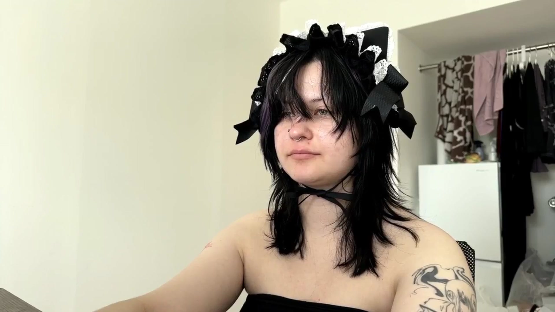 Gallery image thumbnail from v_chpek's myfreecams stream on, 06/26/2025, 24:14 image 19 of 20