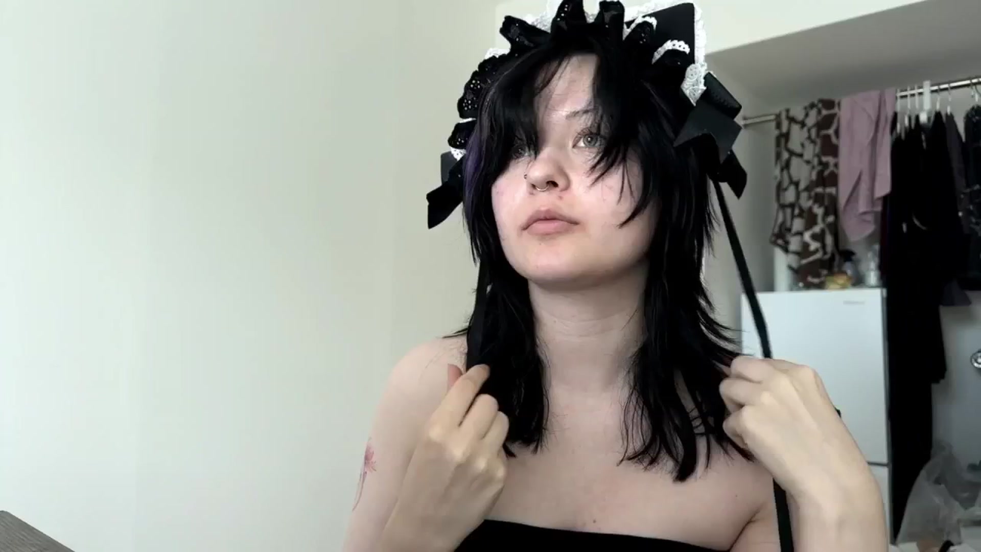 Gallery image thumbnail from v_chpek's myfreecams stream on, 06/26/2025, 24:14 image 2 of 20