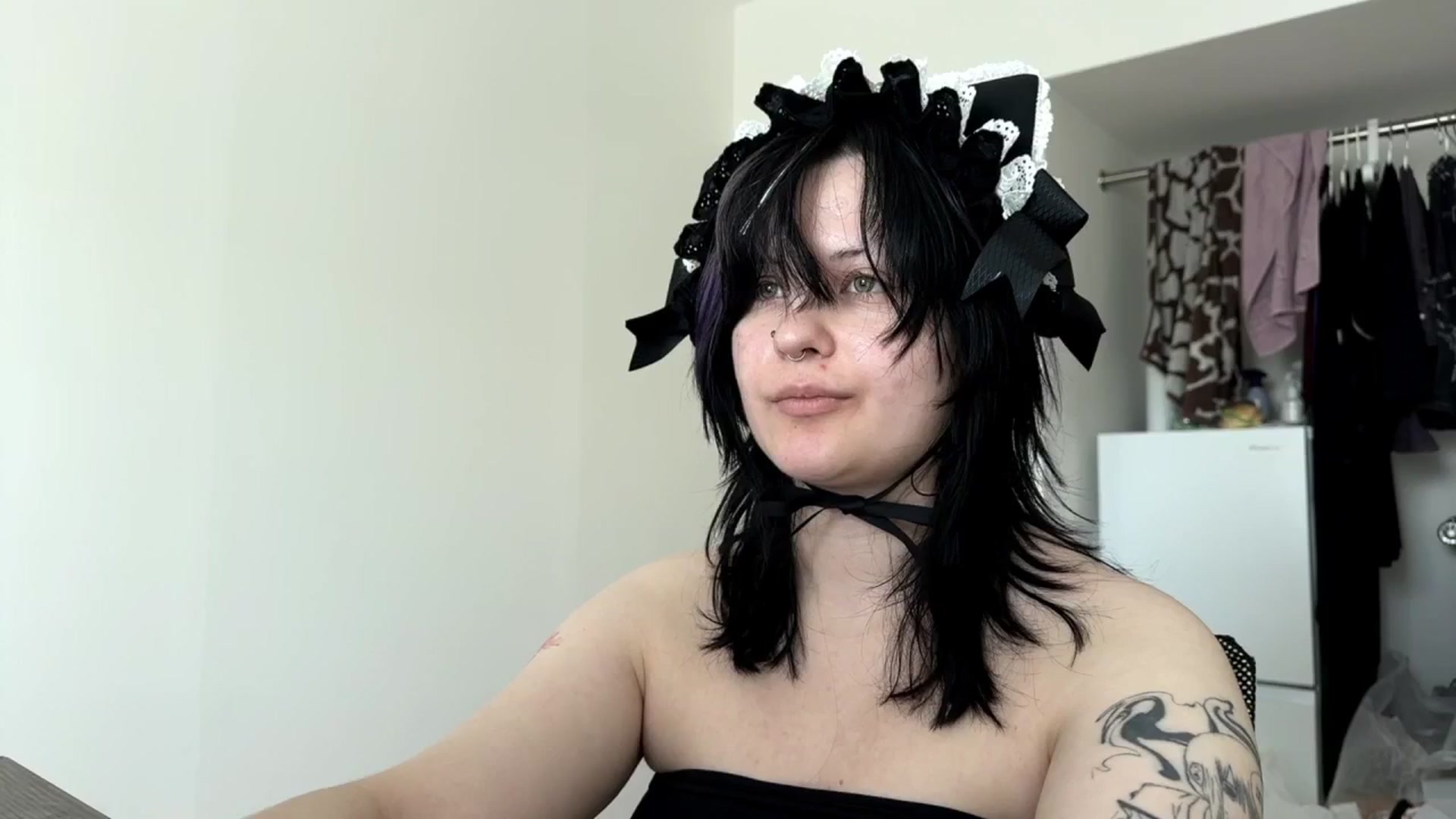 Gallery image thumbnail from v_chpek's myfreecams stream on, 06/26/2025, 24:14 image 11 of 20