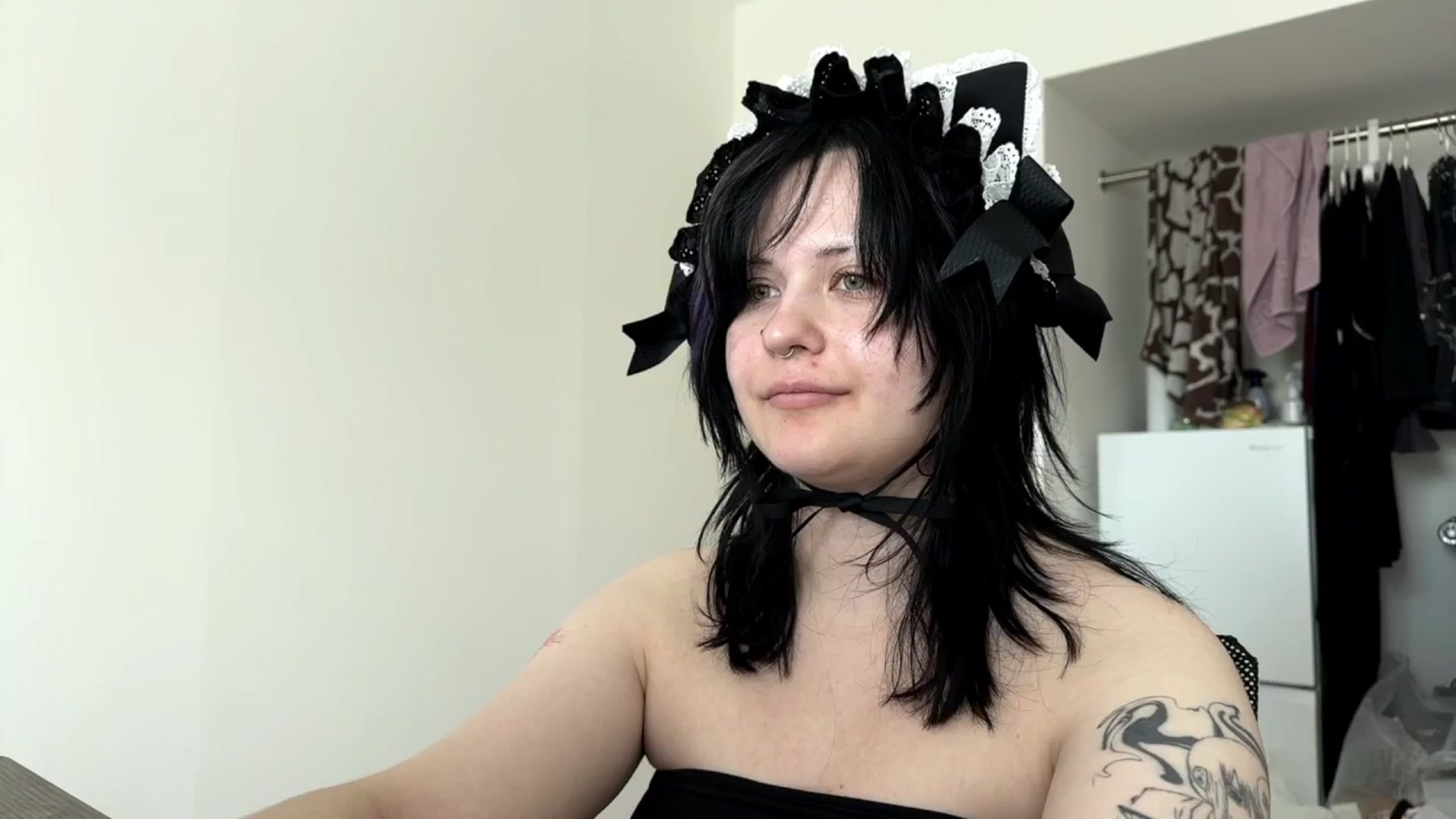 Gallery image thumbnail from v_chpek's myfreecams stream on, 06/26/2025, 24:14 image 7 of 20