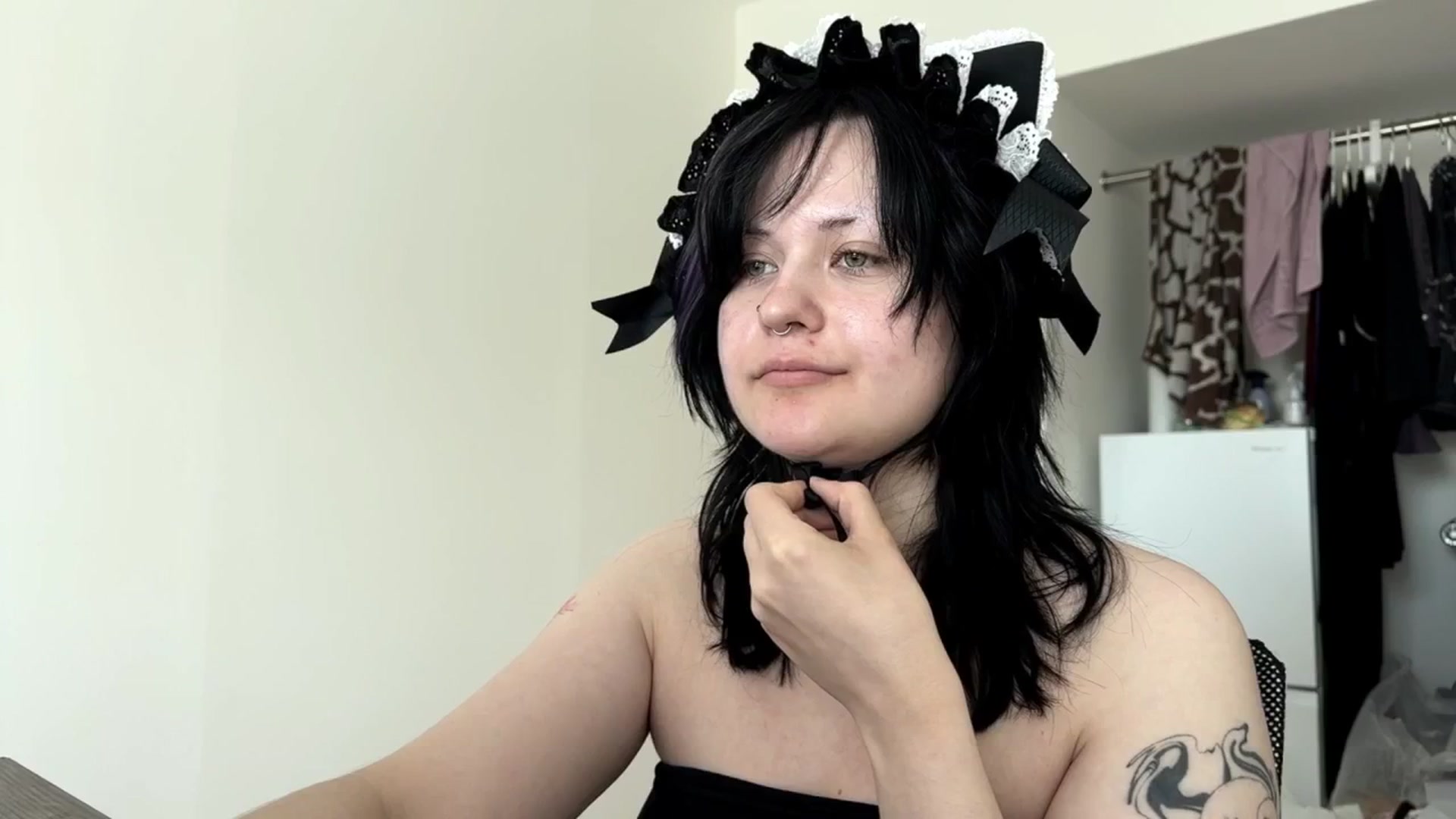 Gallery image thumbnail from v_chpek's myfreecams stream on, 06/26/2025, 24:14 image 3 of 20