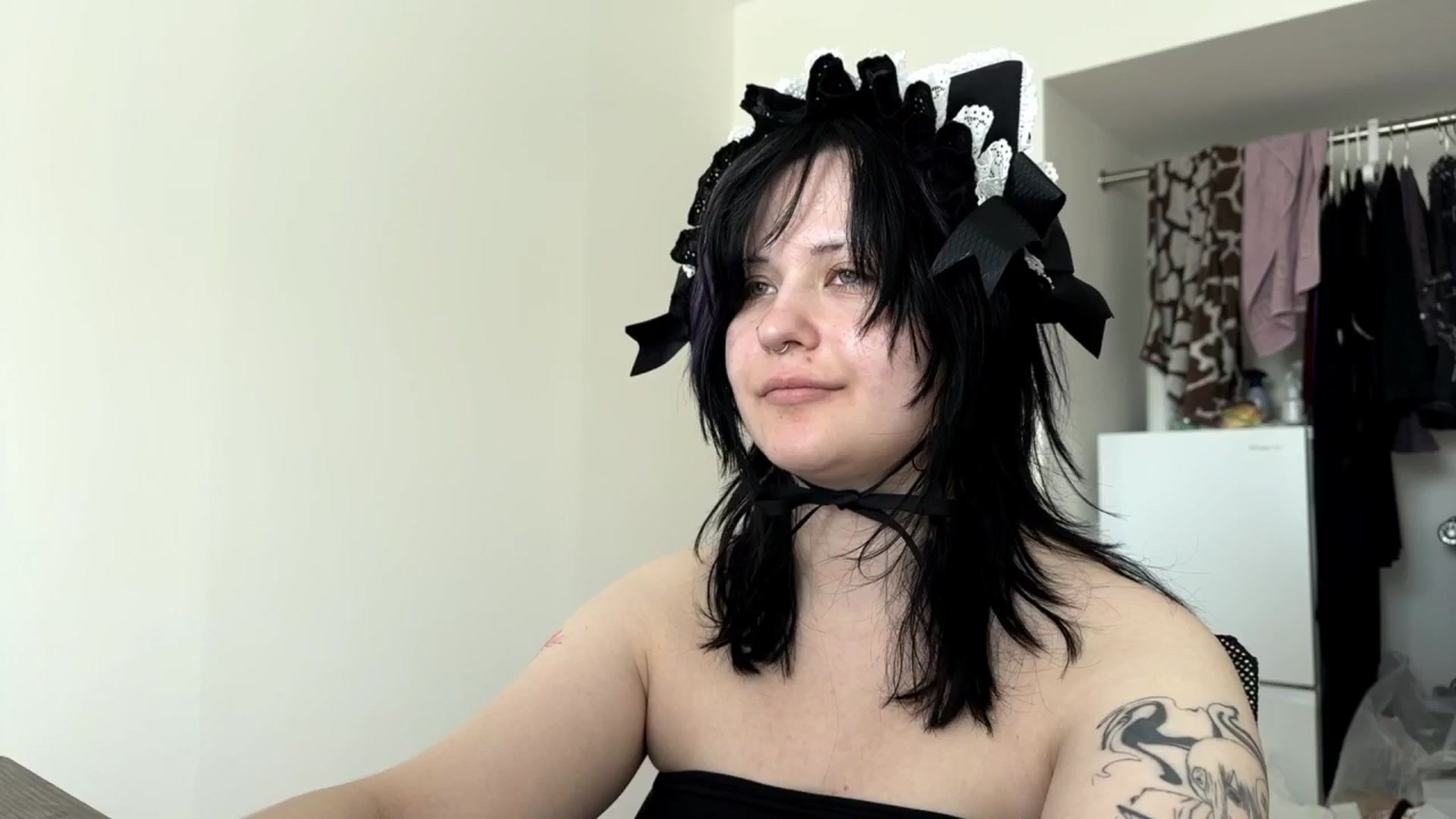 Gallery image thumbnail from v_chpek's myfreecams stream on, 06/26/2025, 24:14 image 8 of 20
