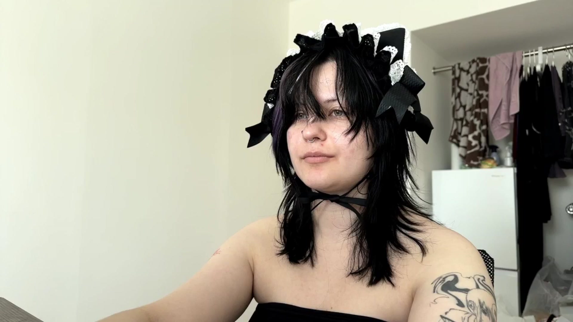 Gallery image thumbnail from v_chpek's myfreecams stream on, 06/26/2025, 24:14 image 15 of 20