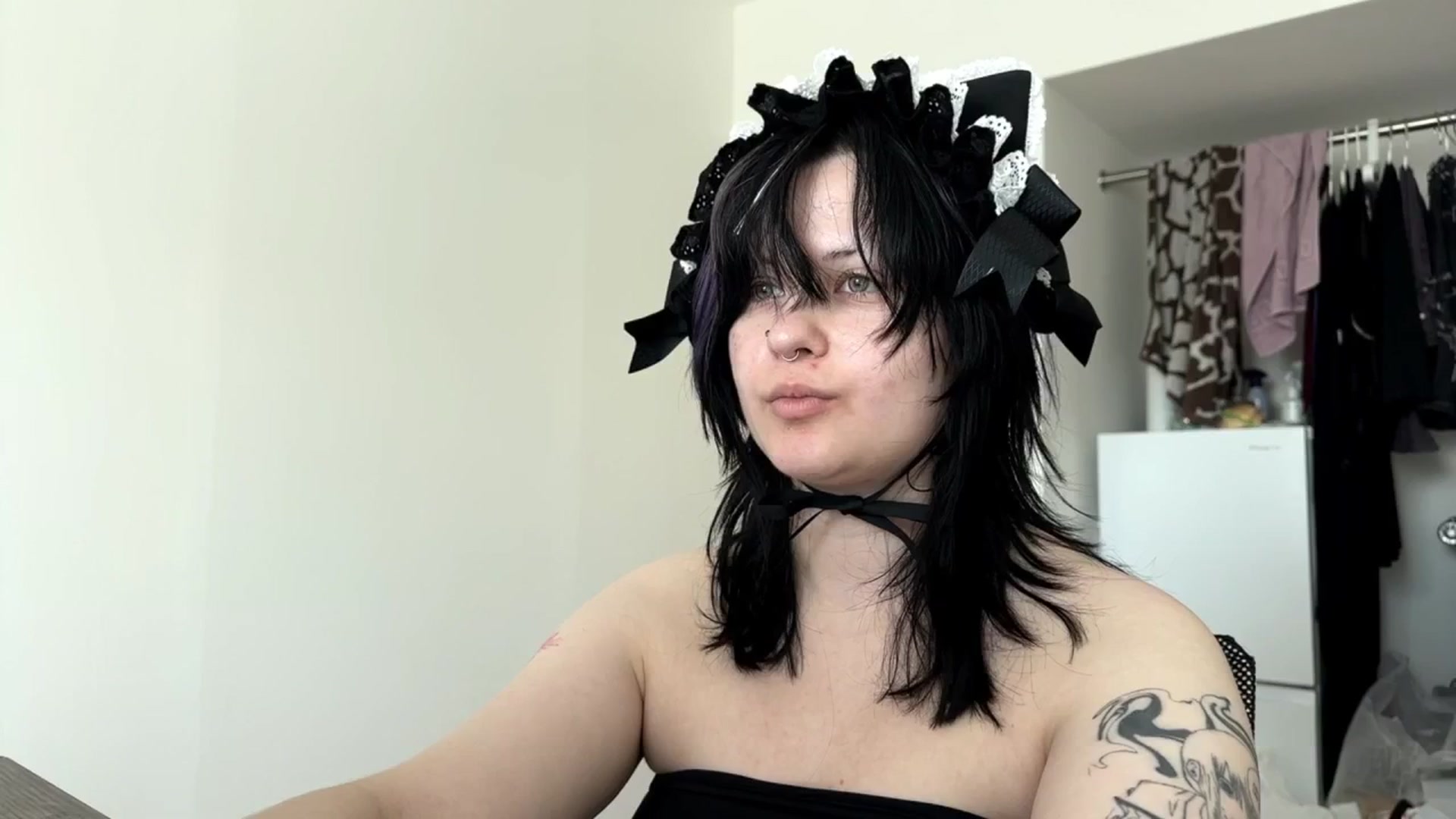 Gallery image thumbnail from v_chpek's myfreecams stream on, 06/26/2025, 24:14 image 9 of 20