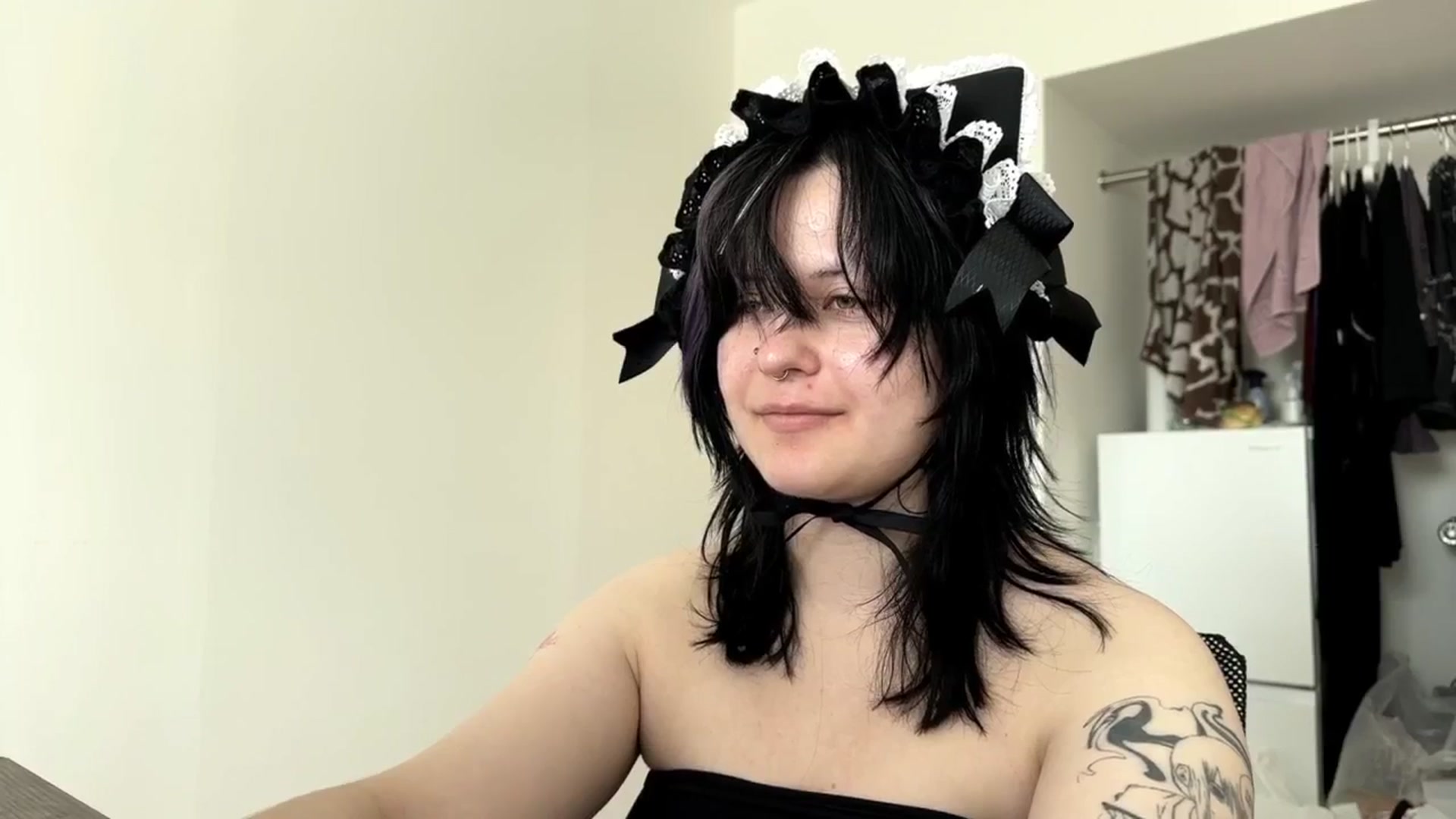 Gallery image thumbnail from v_chpek's myfreecams stream on, 06/26/2025, 24:14 image 20 of 20