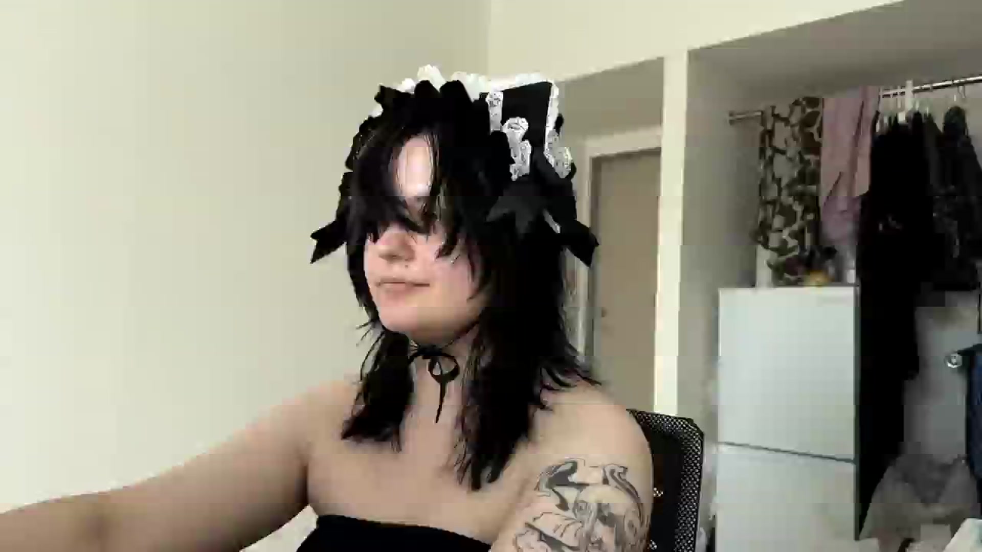 Gallery image thumbnail from v_chpek's myfreecams stream on, 06/26/2025, 01:42 image 3 of 20