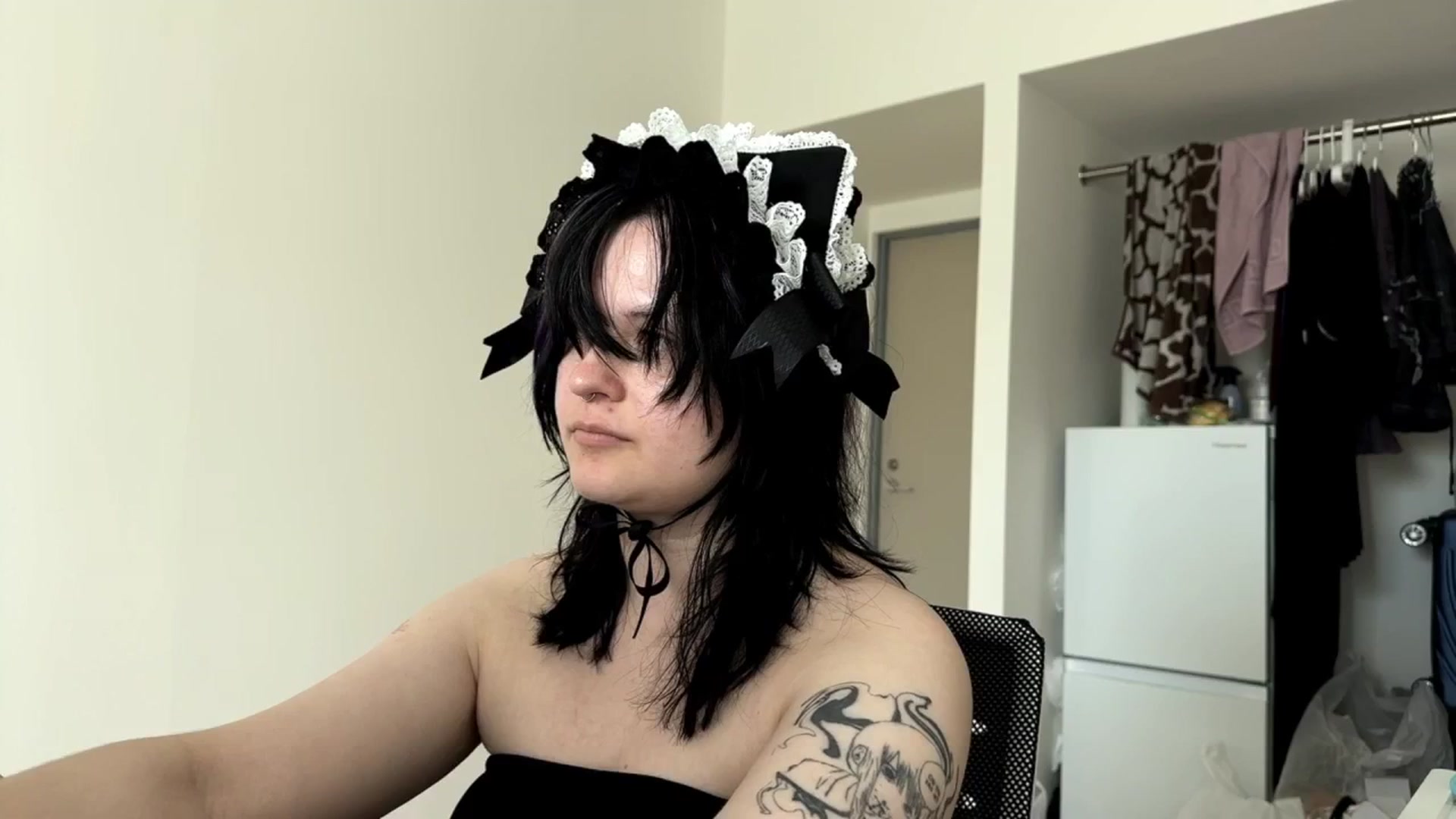 Gallery image thumbnail from v_chpek's myfreecams stream on, 06/26/2025, 01:42 image 6 of 20