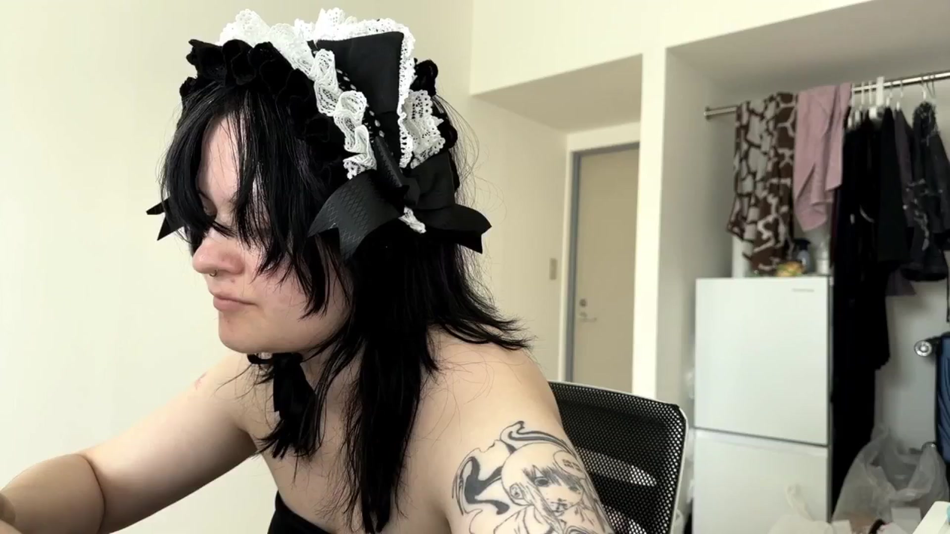 Gallery image thumbnail from v_chpek's myfreecams stream on, 06/26/2025, 01:42 image 16 of 20