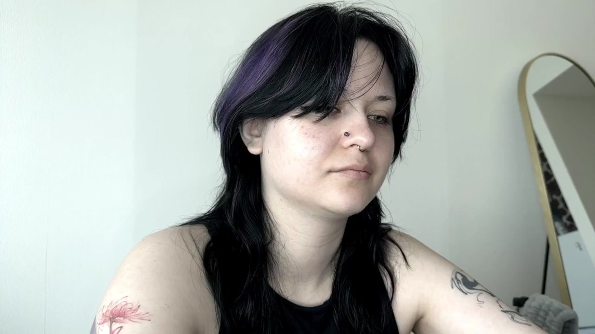 Gallery image thumbnail from v_chpek's myfreecams stream on, 07/25/2025, 01:28 image 5 of 20