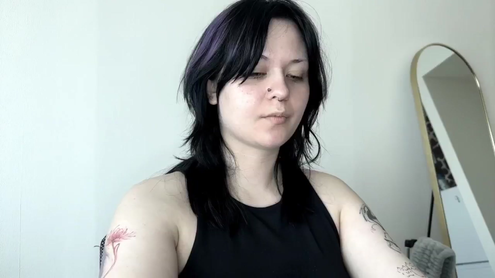 Gallery image thumbnail from v_chpek's myfreecams stream on, 07/25/2025, 01:28 image 20 of 20