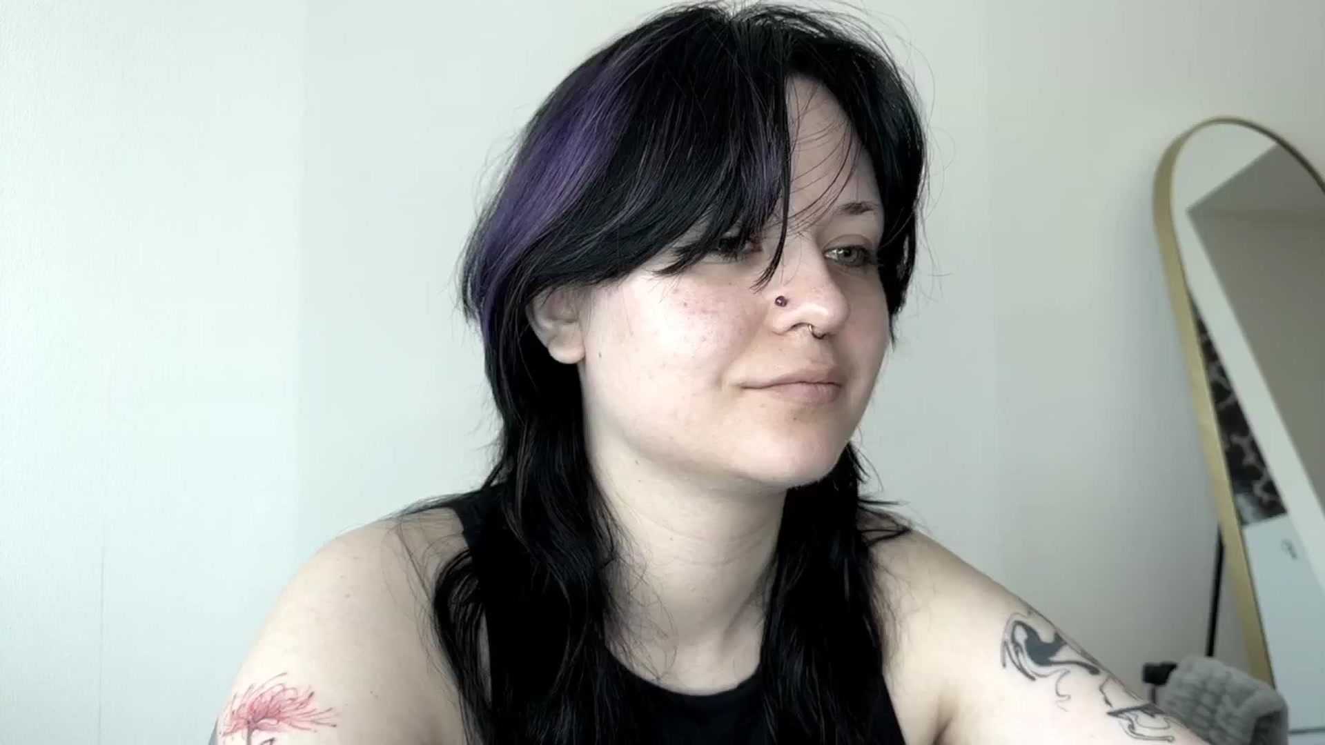 Gallery image thumbnail from v_chpek's myfreecams stream on, 07/25/2025, 01:28 image 7 of 20