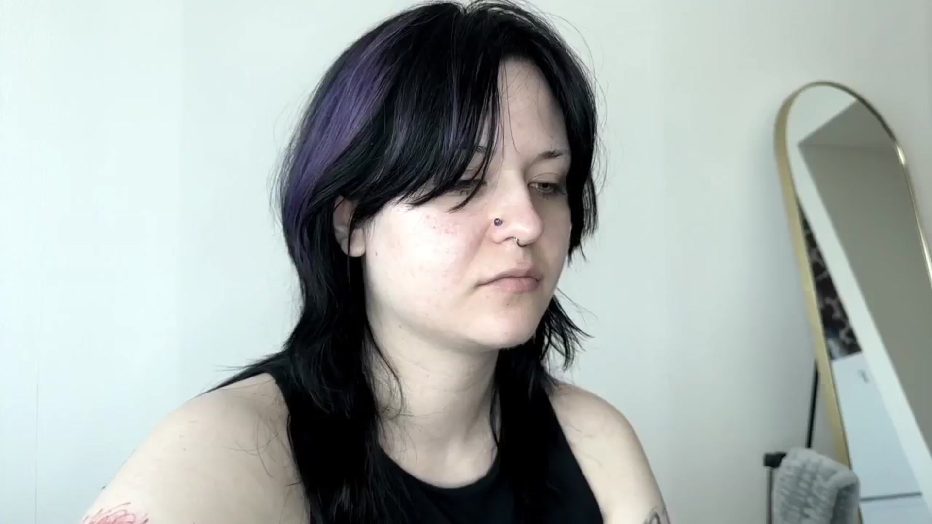 Gallery image thumbnail from v_chpek's myfreecams stream on, 07/25/2025, 01:28 image 19 of 20