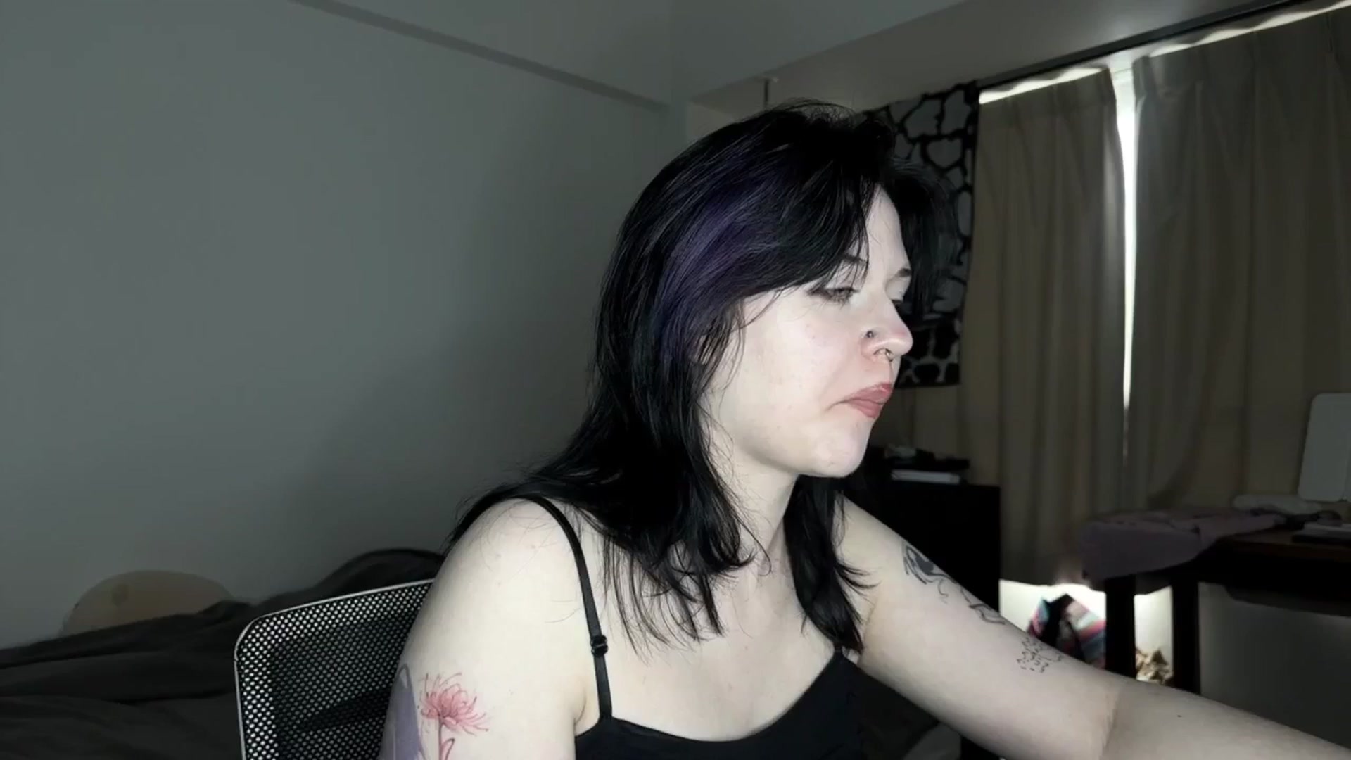 Gallery image thumbnail from v_chpek's myfreecams stream on, 07/31/2025, 24:29 image 5 of 20