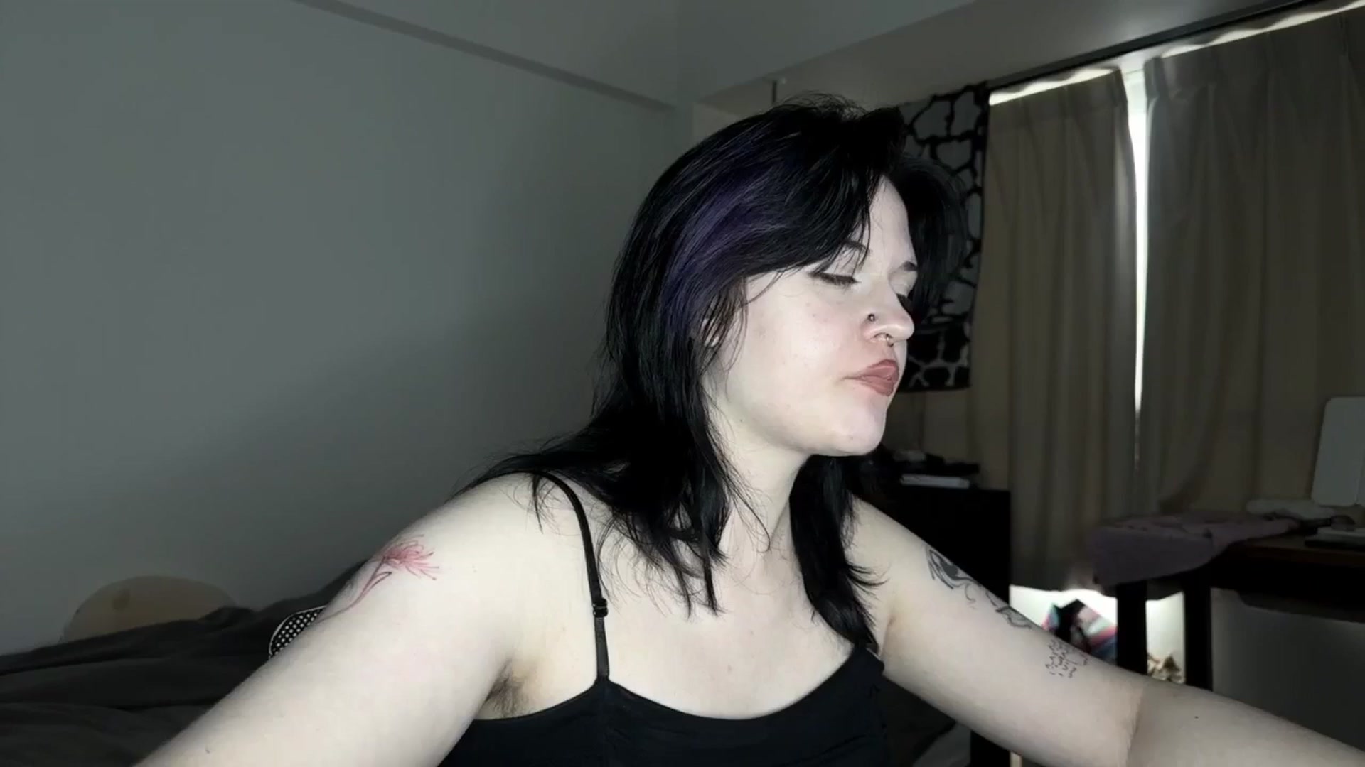 Gallery image thumbnail from v_chpek's myfreecams stream on, 07/31/2025, 24:29 image 2 of 20