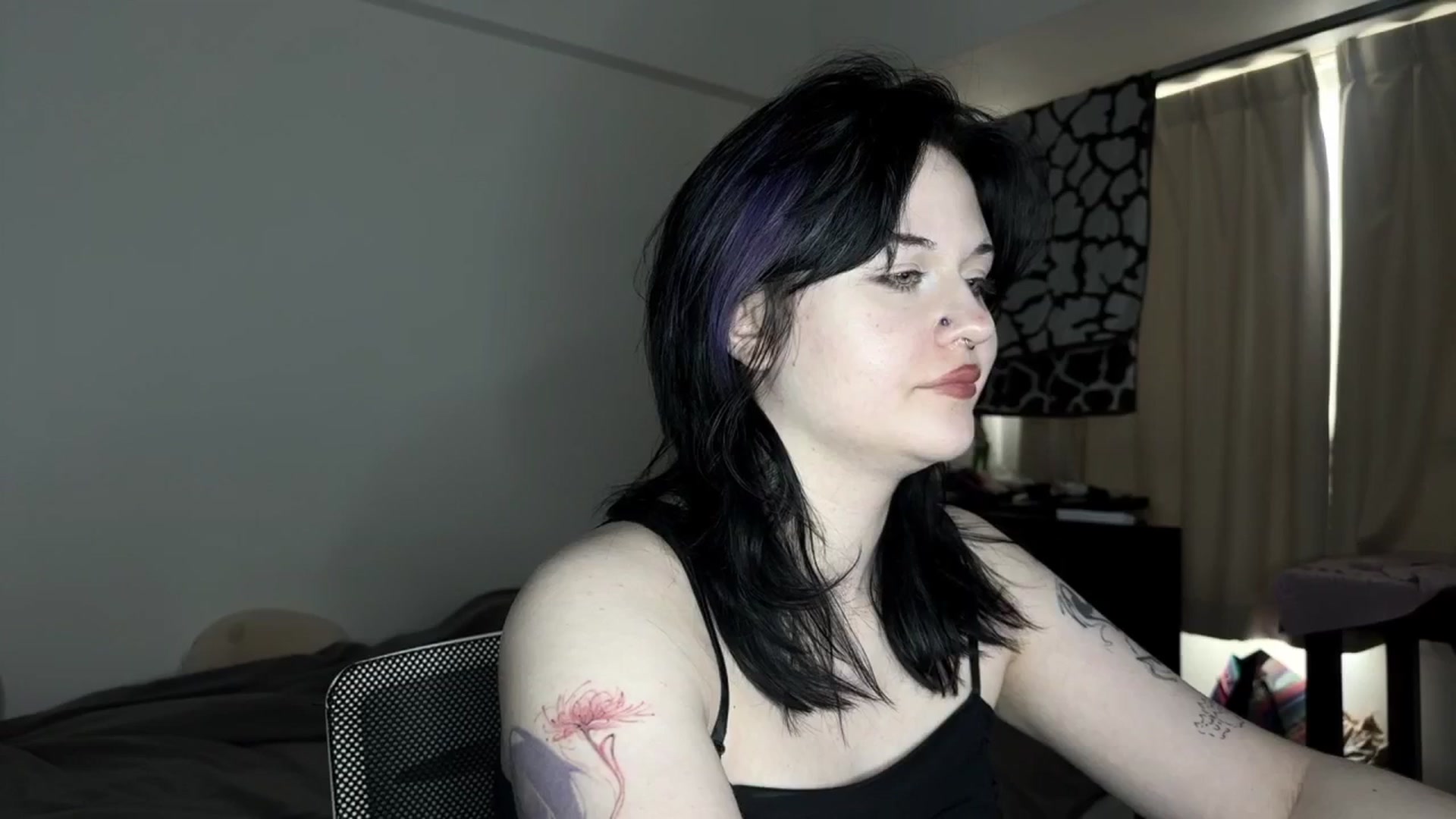 Gallery image thumbnail from v_chpek's myfreecams stream on, 07/31/2025, 24:29 image 17 of 20