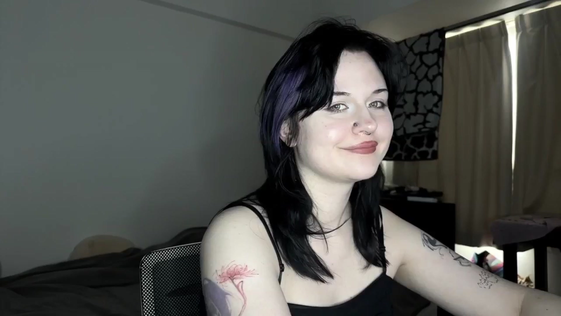 Gallery image thumbnail from v_chpek's myfreecams stream on, 07/31/2025, 24:29 image 15 of 20
