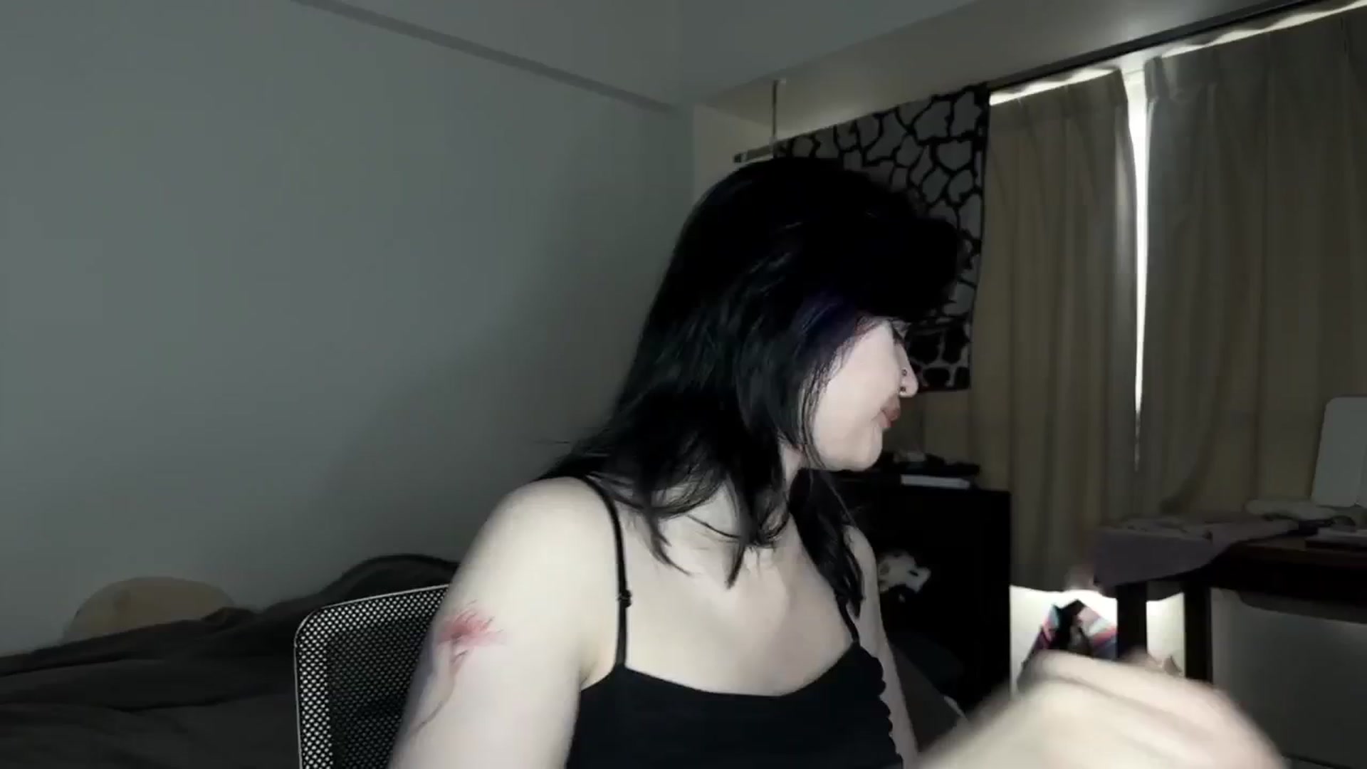 Gallery image thumbnail from v_chpek's myfreecams stream on, 07/31/2025, 24:29 image 10 of 20