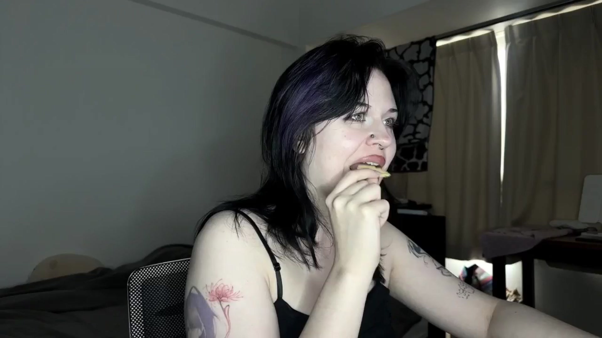 Gallery image thumbnail from v_chpek's myfreecams stream on, 07/31/2025, 24:29 image 1 of 20