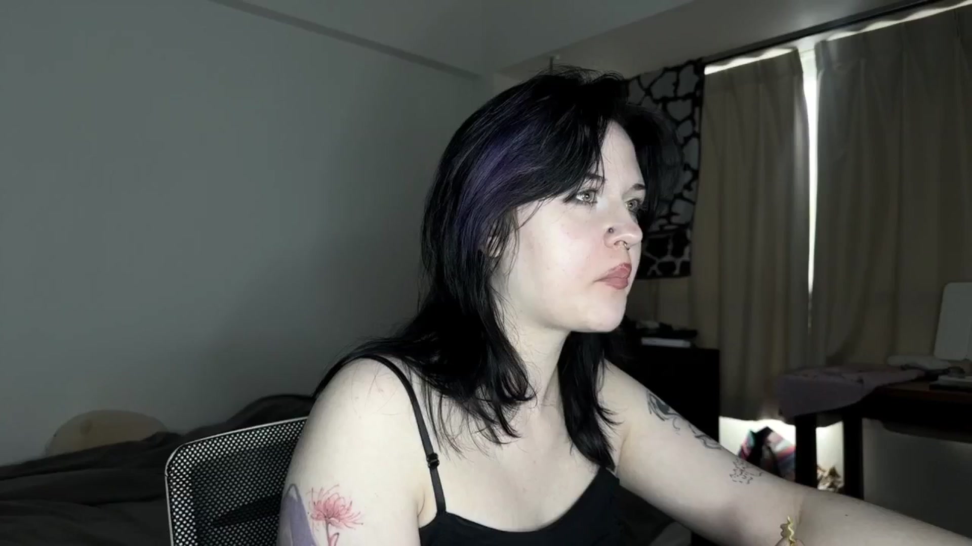Gallery image thumbnail from v_chpek's myfreecams stream on, 07/31/2025, 24:29 image 6 of 20