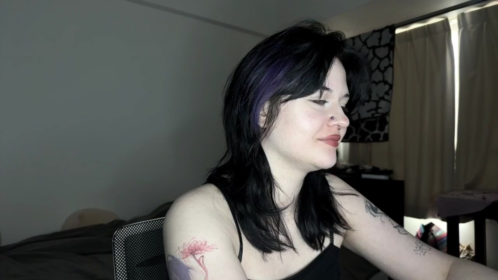 Gallery image thumbnail from v_chpek's myfreecams stream on, 07/31/2025, 24:29 image 18 of 20