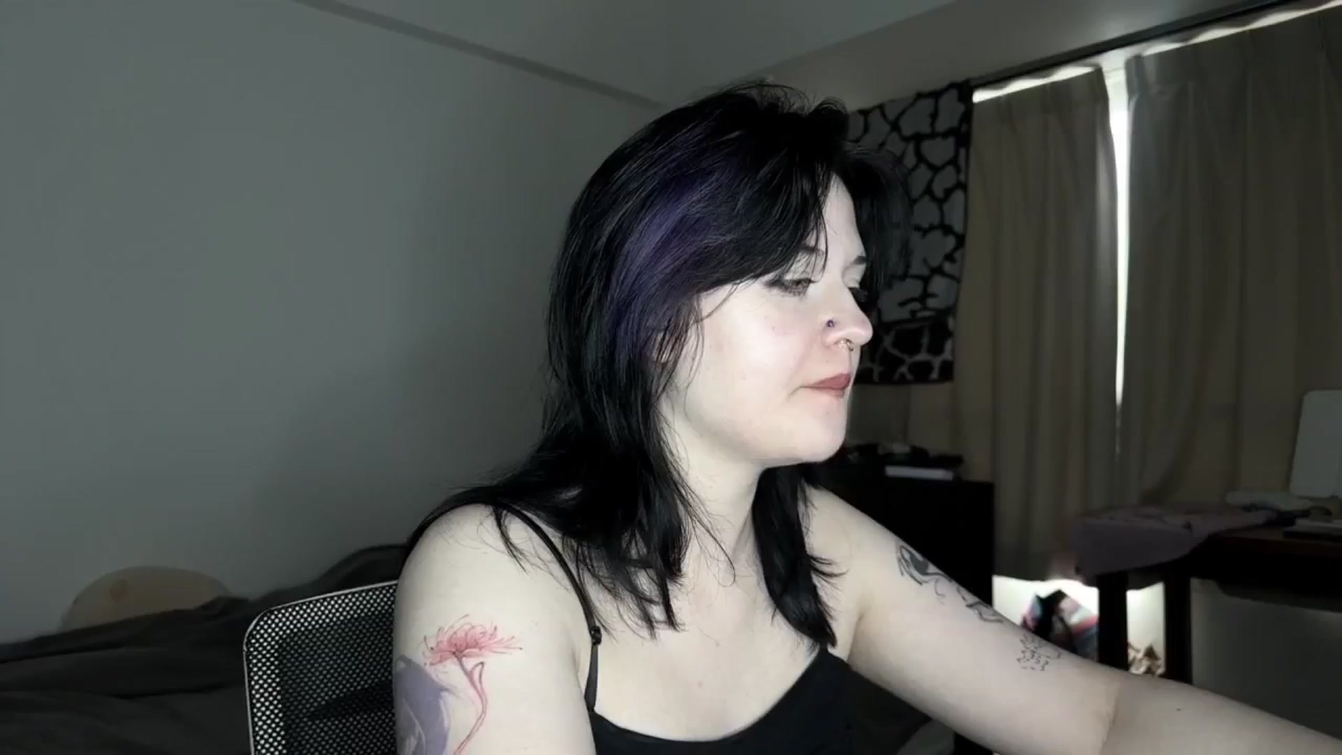 Gallery image thumbnail from v_chpek's myfreecams stream on, 07/31/2025, 24:29 image 4 of 20