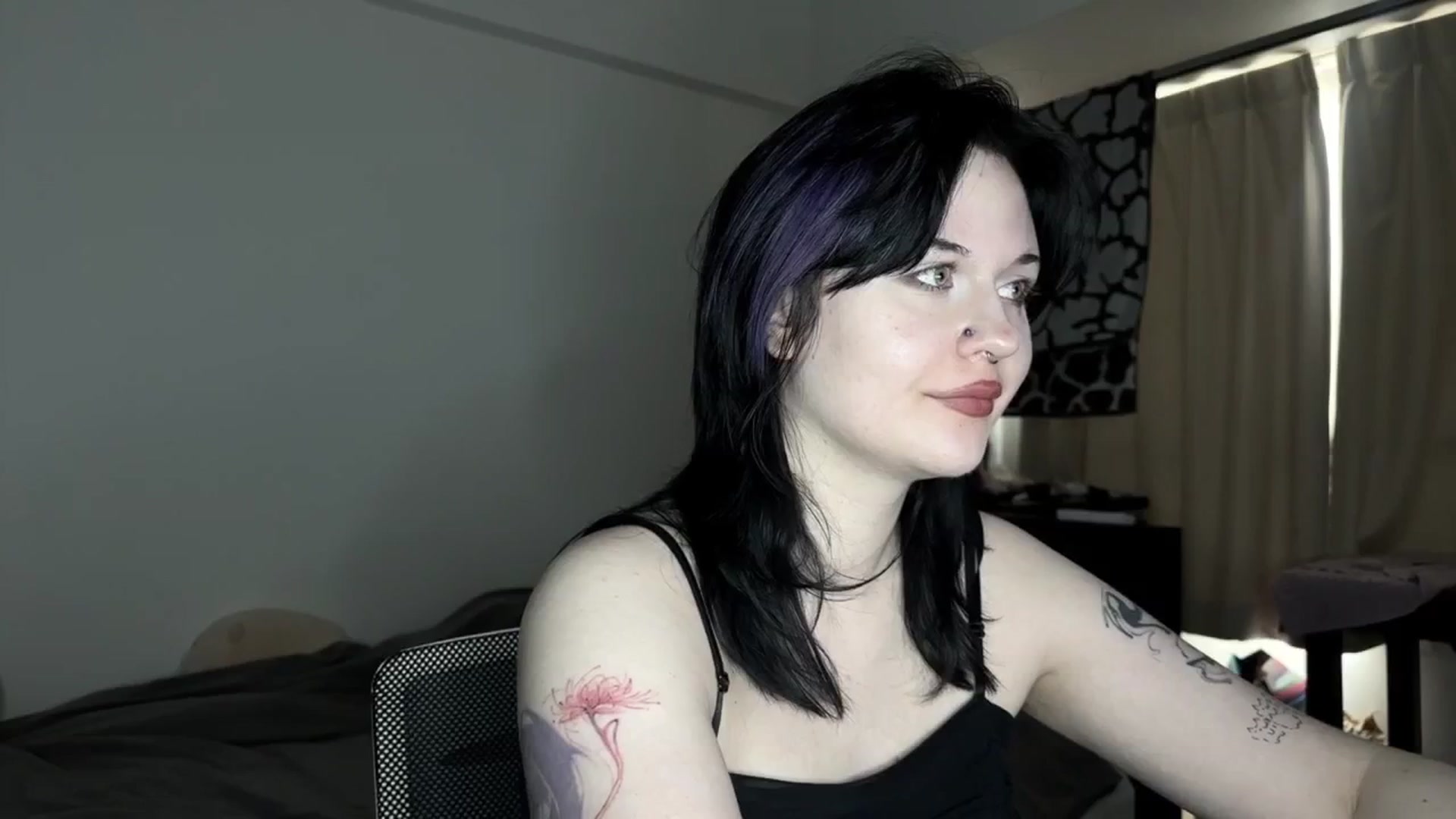 Gallery image thumbnail from v_chpek's myfreecams stream on, 07/31/2025, 24:29 image 14 of 20