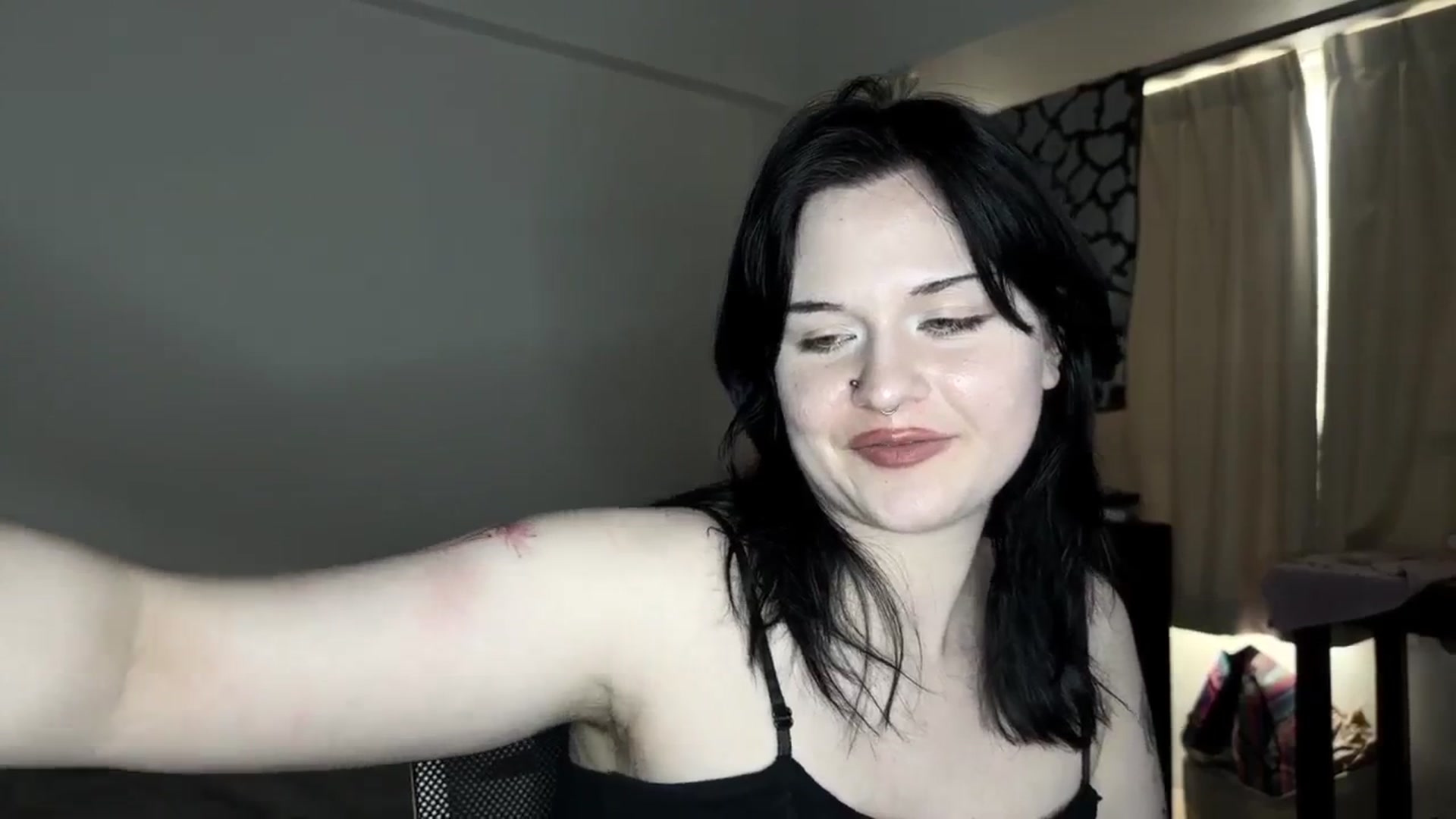 Gallery image thumbnail from v_chpek's myfreecams stream on, 07/31/2025, 01:28 image 17 of 20