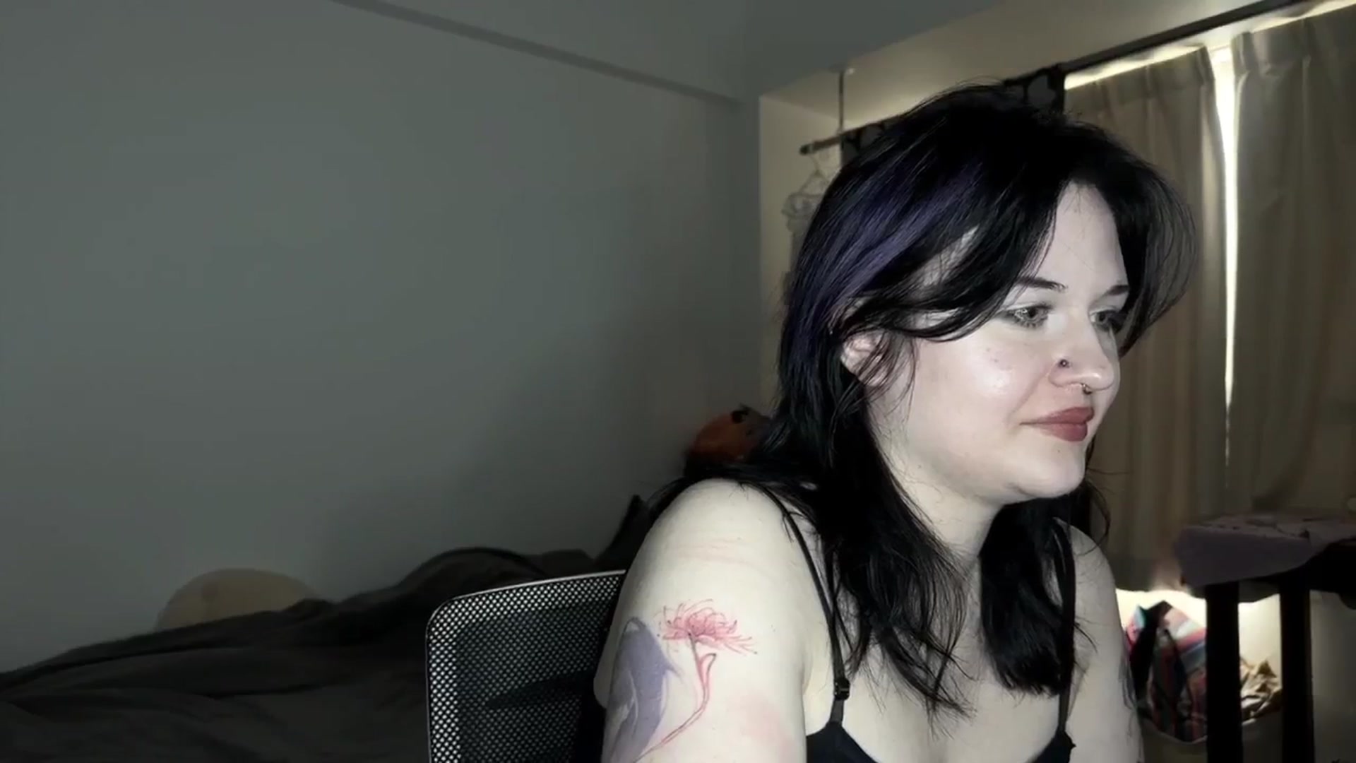 Gallery image thumbnail from v_chpek's myfreecams stream on, 07/31/2025, 01:28 image 18 of 20