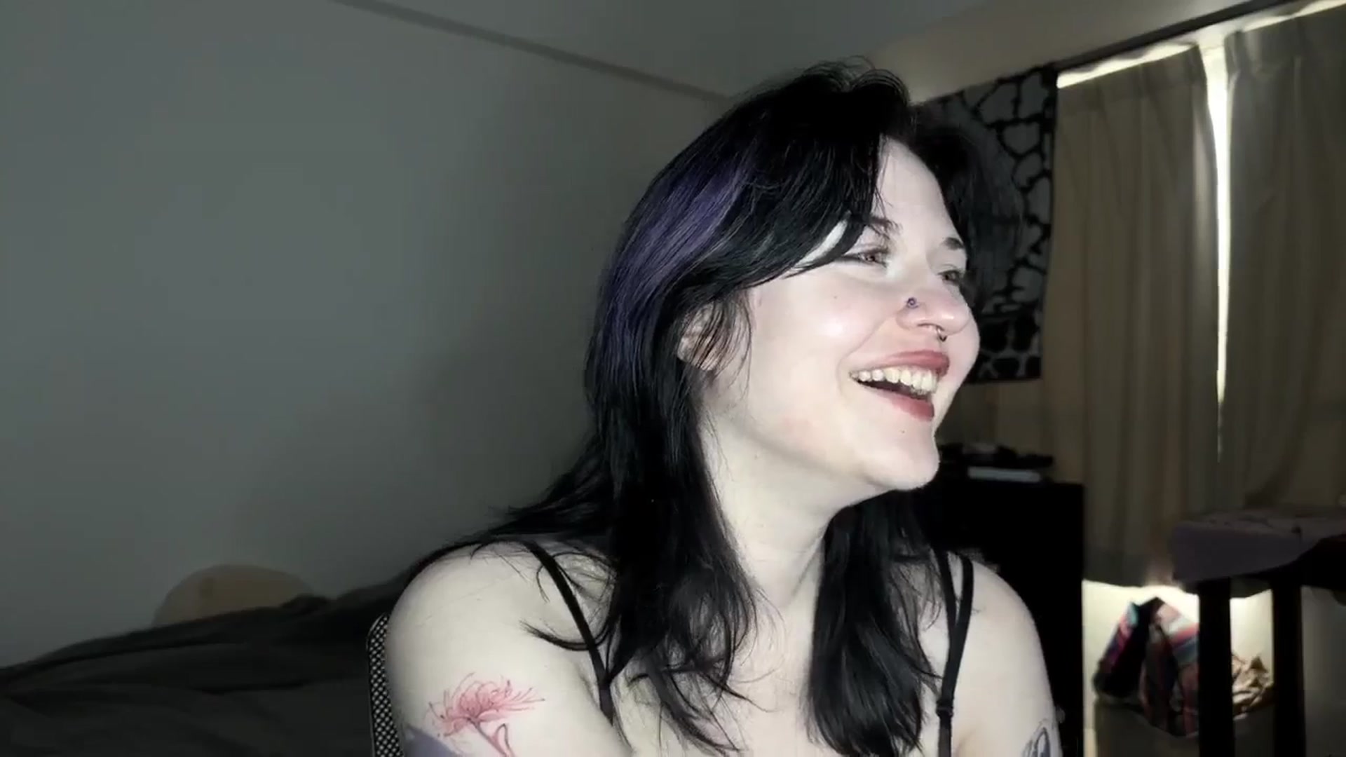 Gallery image thumbnail from v_chpek's myfreecams stream on, 07/31/2025, 01:28 image 10 of 20