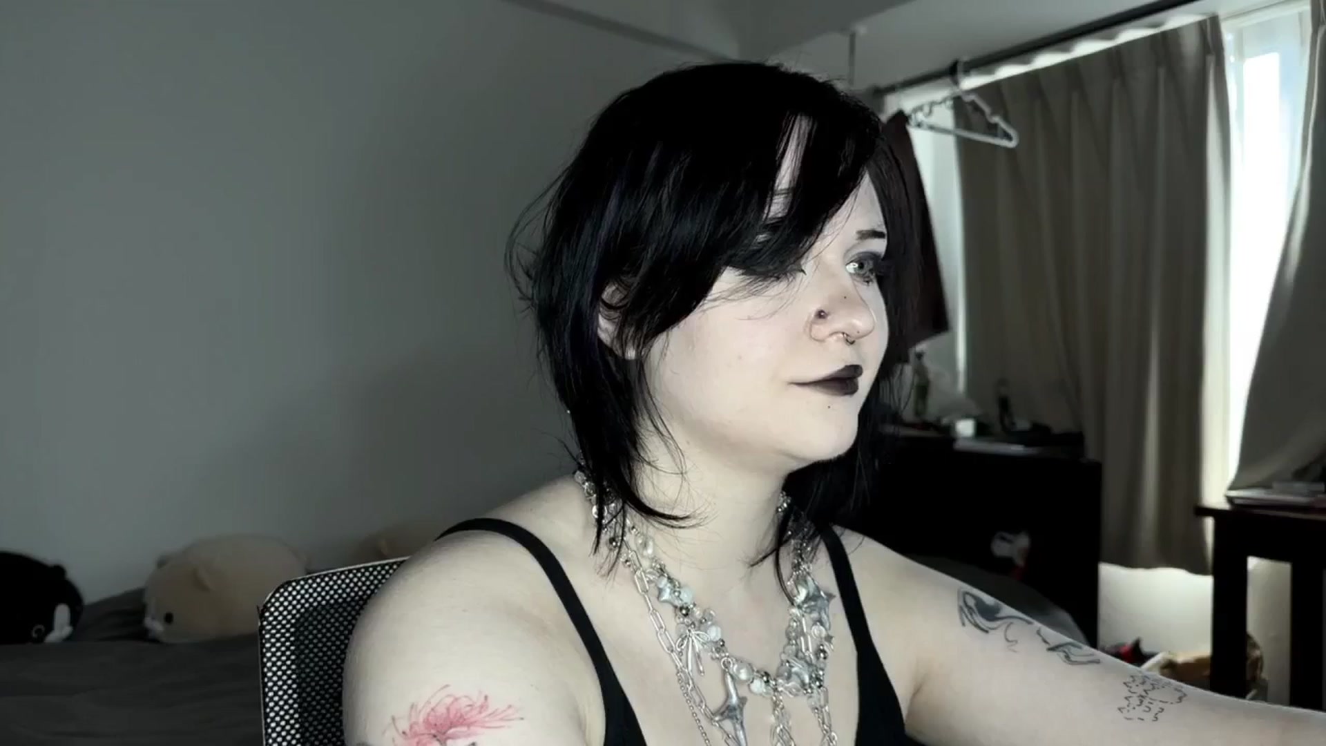 Gallery image thumbnail from v_chpek's myfreecams stream on, 09/06/2025, 02:14 image 13 of 20