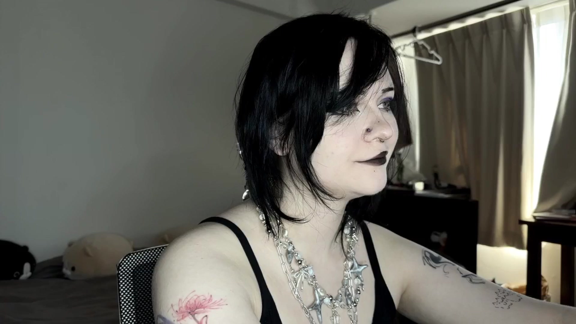 Gallery image thumbnail from v_chpek's myfreecams stream on, 09/06/2025, 02:14 image 9 of 20