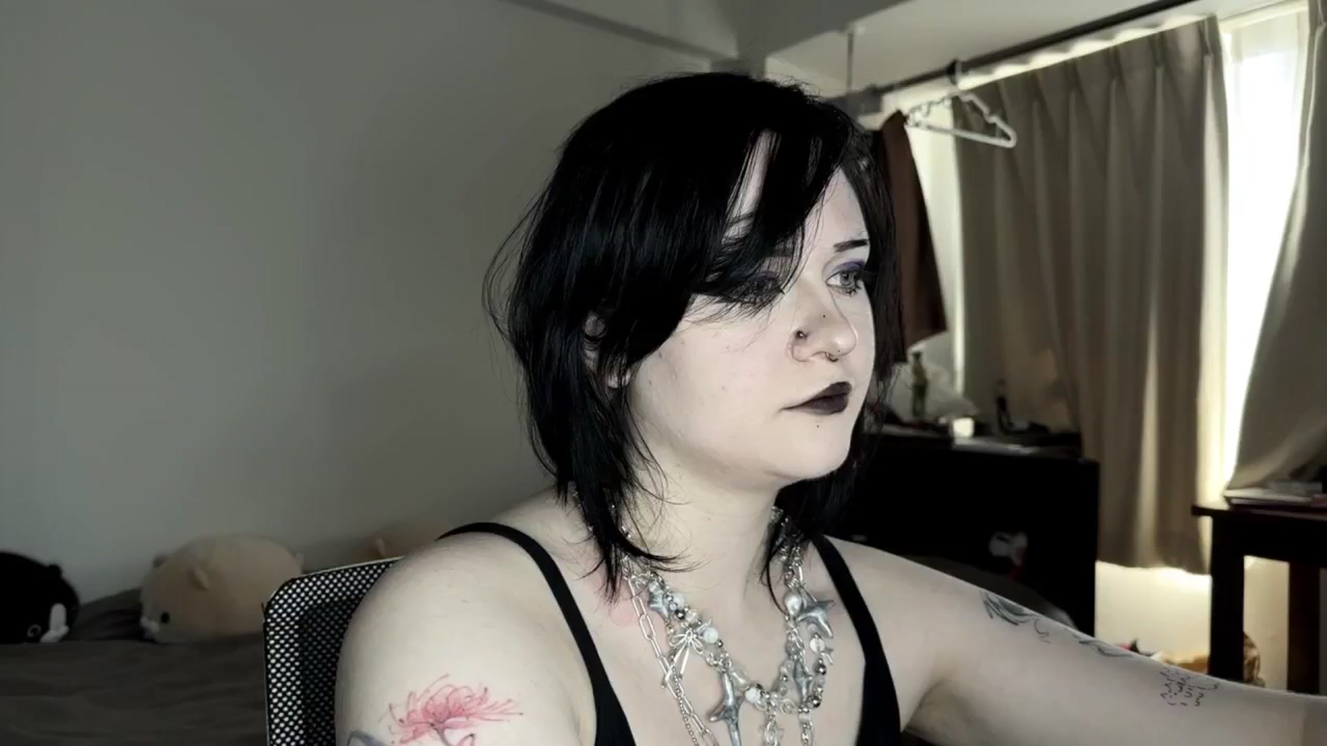 Gallery image thumbnail from v_chpek's myfreecams stream on, 09/06/2025, 02:14 image 17 of 20