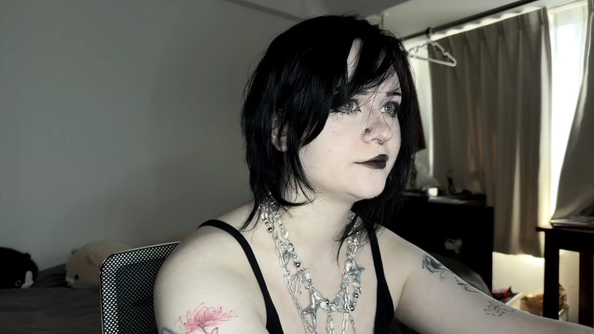 Gallery image thumbnail from v_chpek's myfreecams stream on, 09/06/2025, 02:14 image 4 of 20