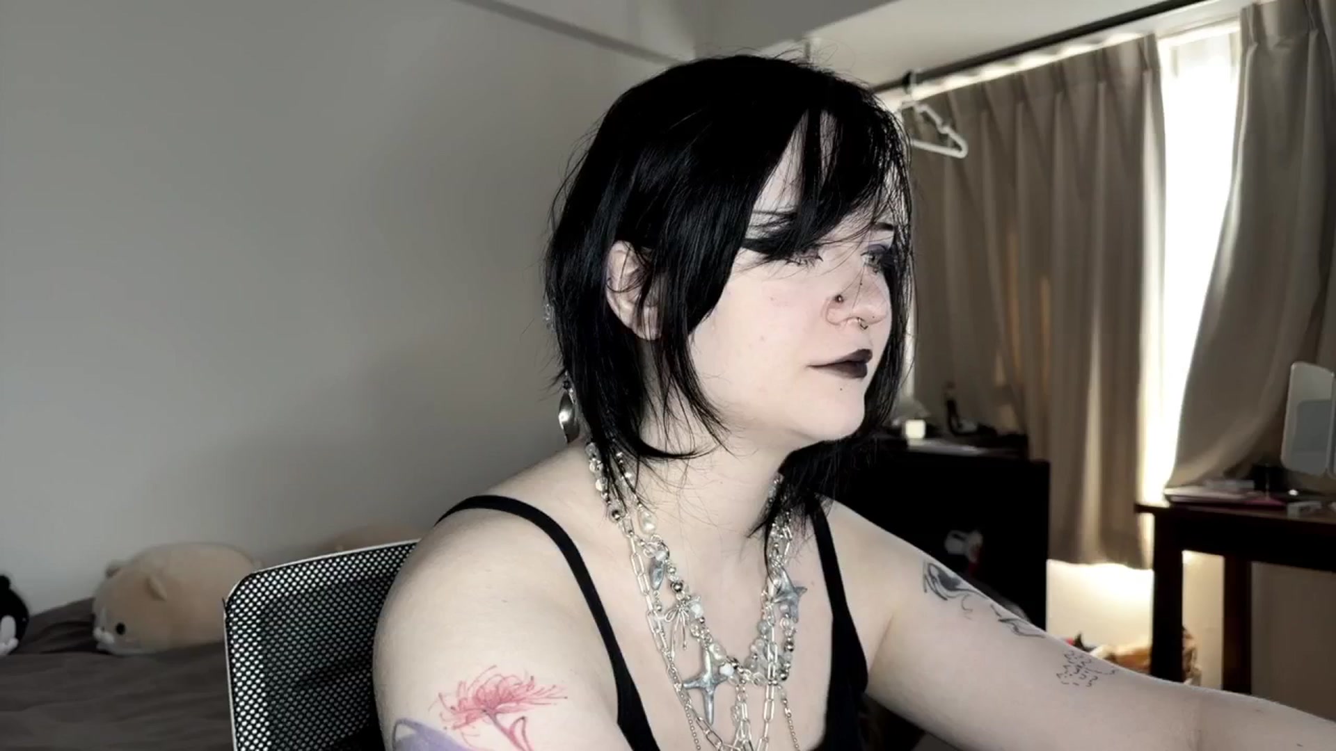 Gallery image thumbnail from v_chpek's myfreecams stream on, 09/06/2025, 02:14 image 1 of 20