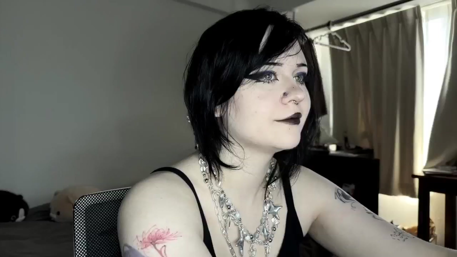 Gallery image thumbnail from v_chpek's myfreecams stream on, 09/06/2025, 02:14 image 8 of 20
