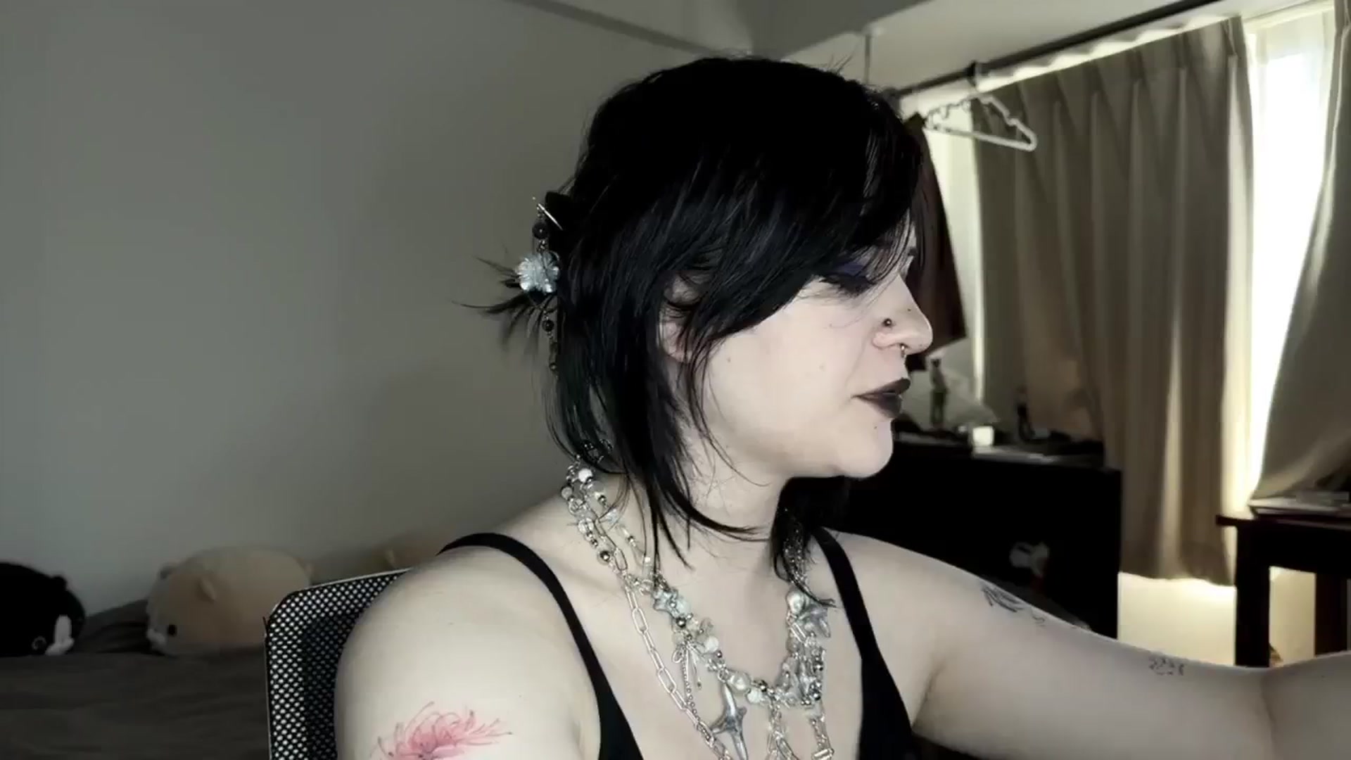 Gallery image thumbnail from v_chpek's myfreecams stream on, 09/06/2025, 02:14 image 16 of 20