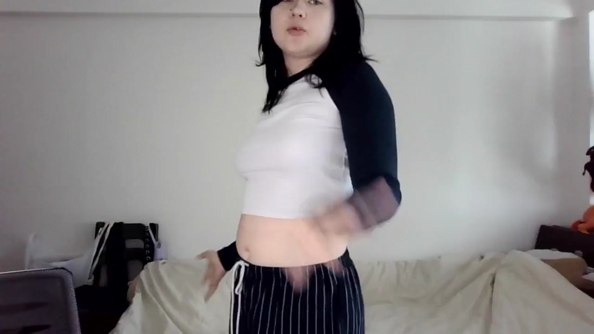 Gallery image thumbnail from v_chpek's myfreecams stream on, 09/20/2025, 02:35 image 1 of 20