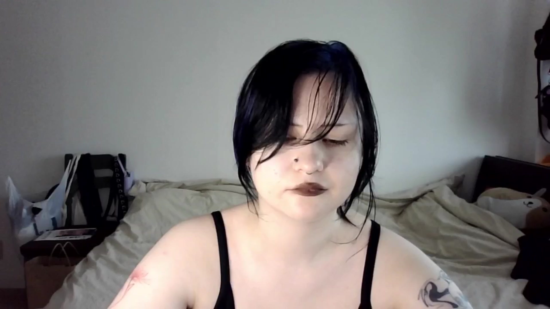 Gallery image thumbnail from v_chpek's myfreecams stream on, 09/29/2025, 01:32 image 6 of 20