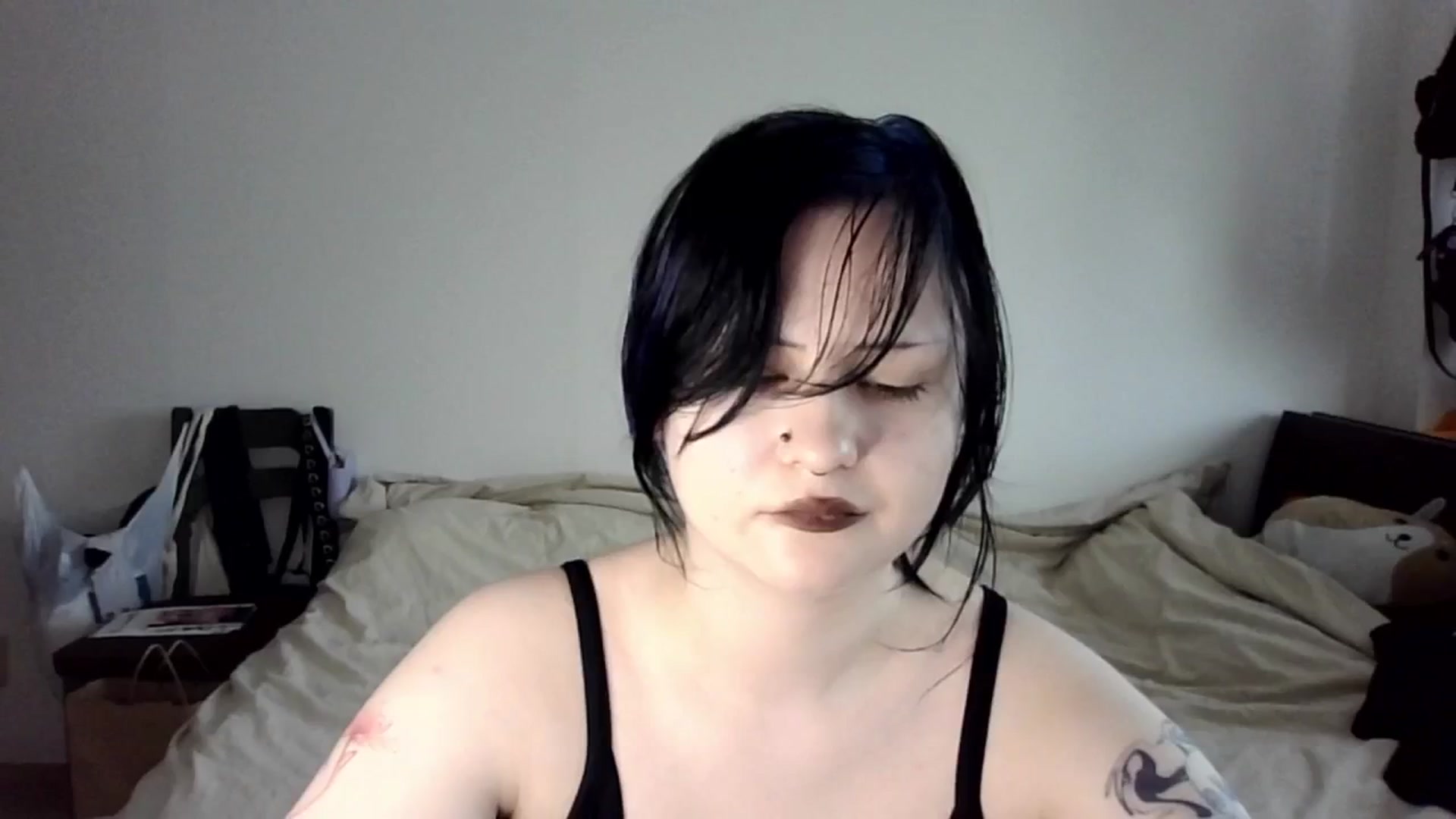 Gallery image thumbnail from v_chpek's myfreecams stream on, 09/29/2025, 01:32 image 10 of 20
