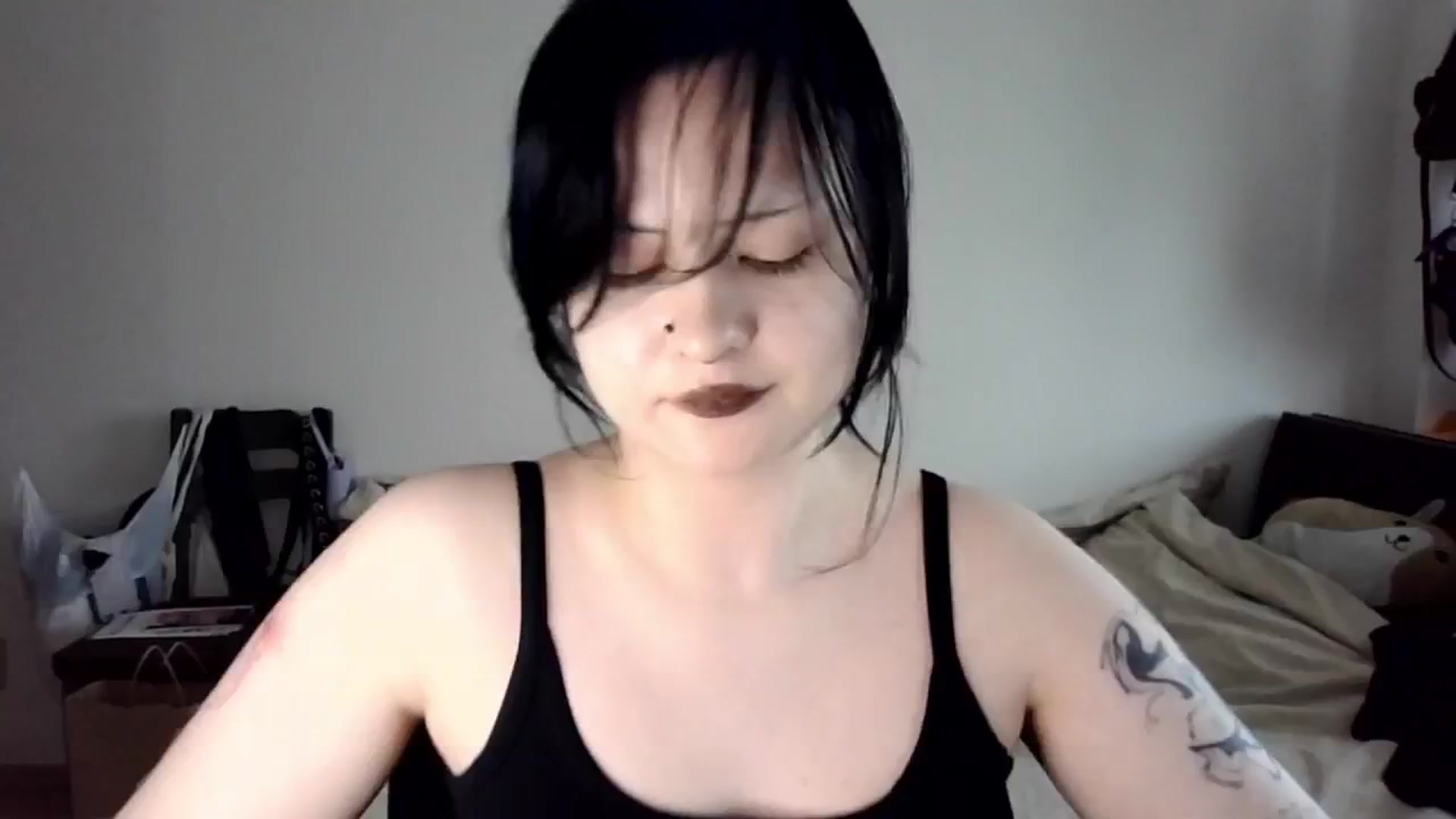 Gallery image thumbnail from v_chpek's myfreecams stream on, 09/29/2025, 01:32 image 4 of 20