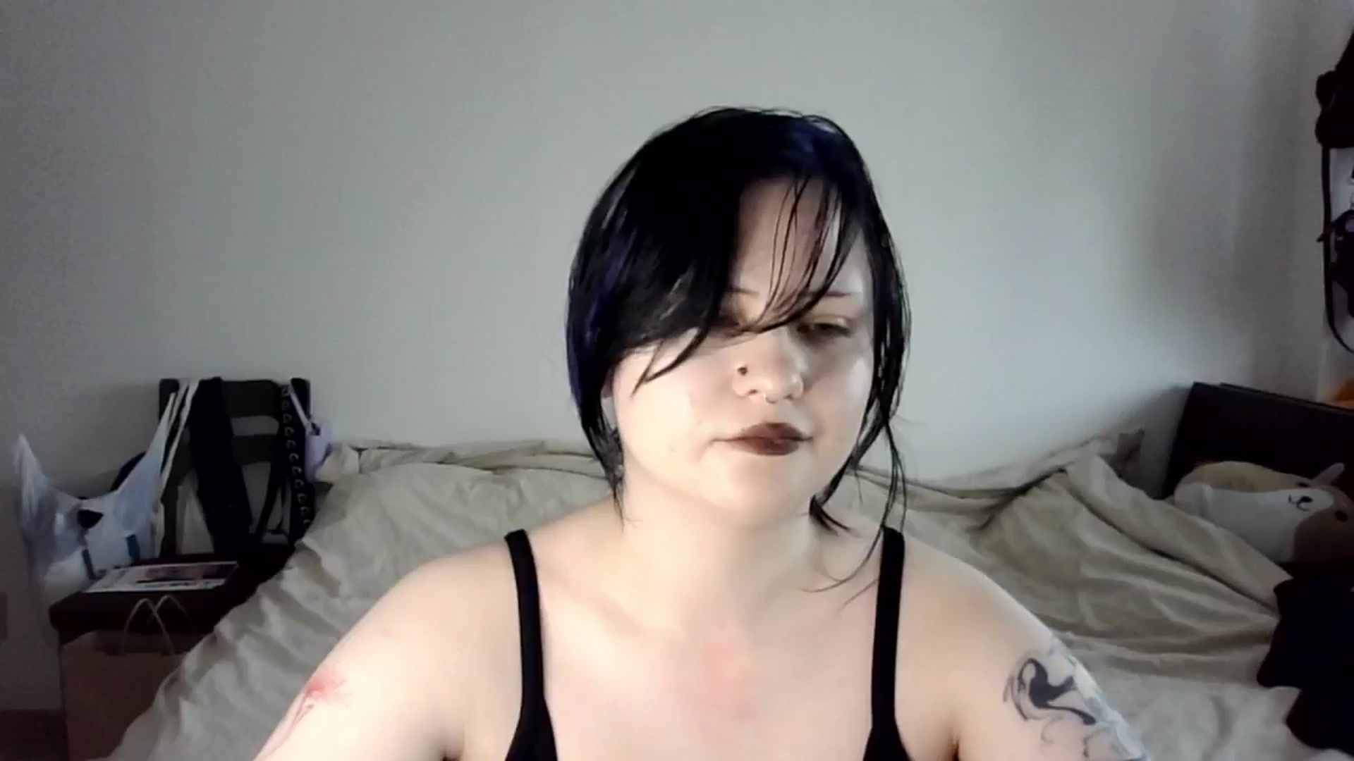 Gallery image thumbnail from v_chpek's myfreecams stream on, 09/29/2025, 01:32 image 18 of 20